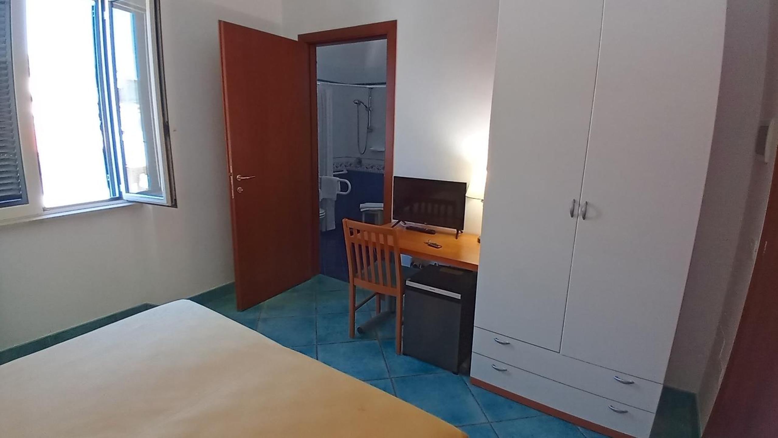 Double Room - Disability Access photo 2