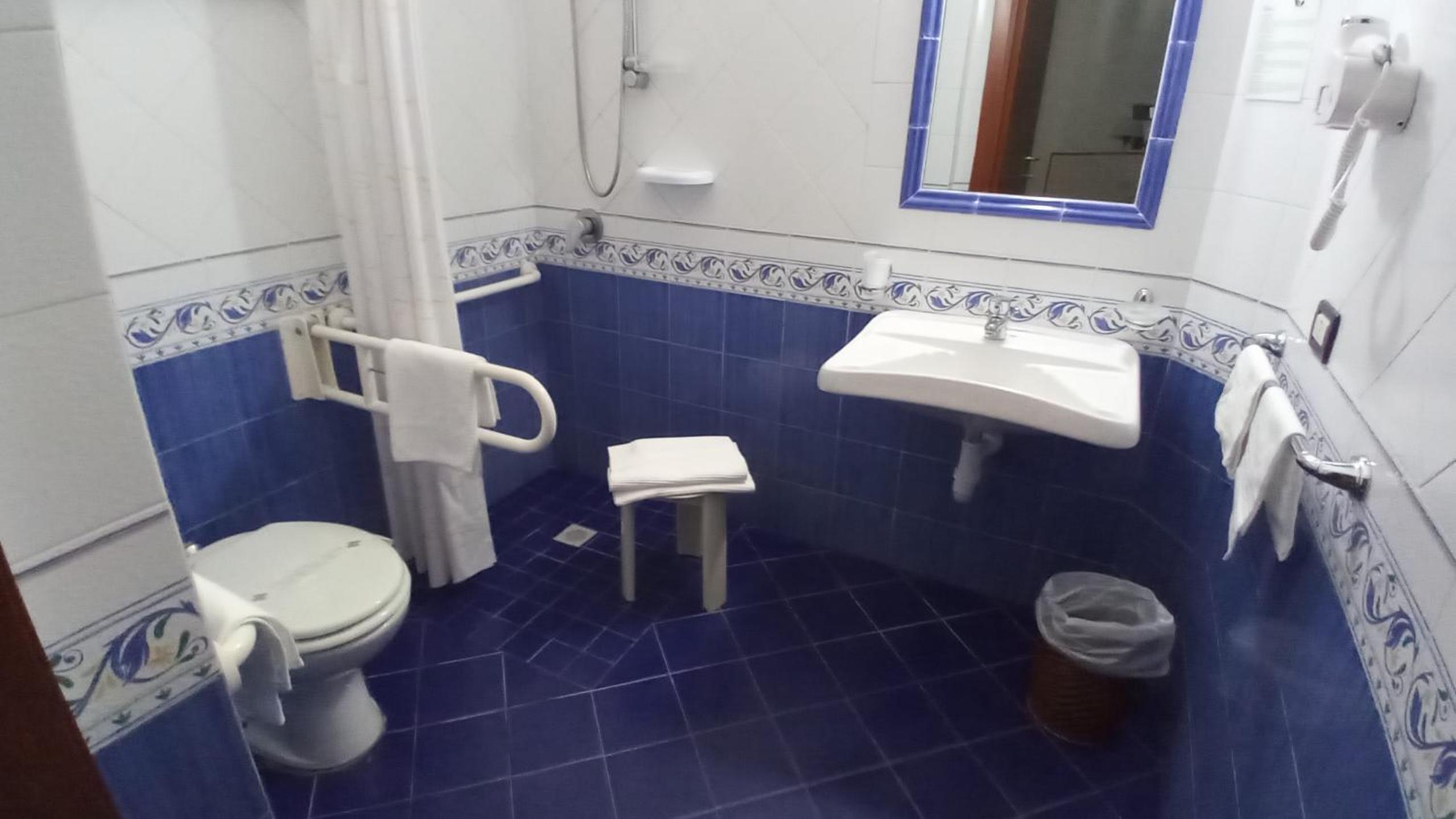 Double Room - Disability Access photo 3