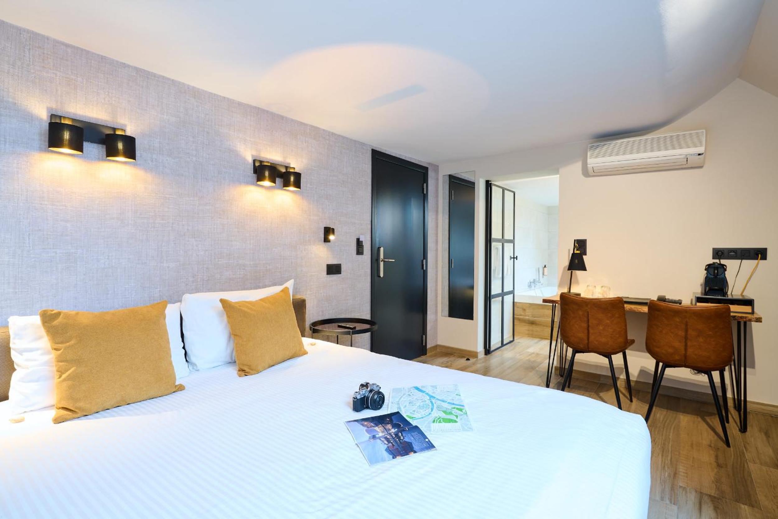 Queen Room with Spa Bath