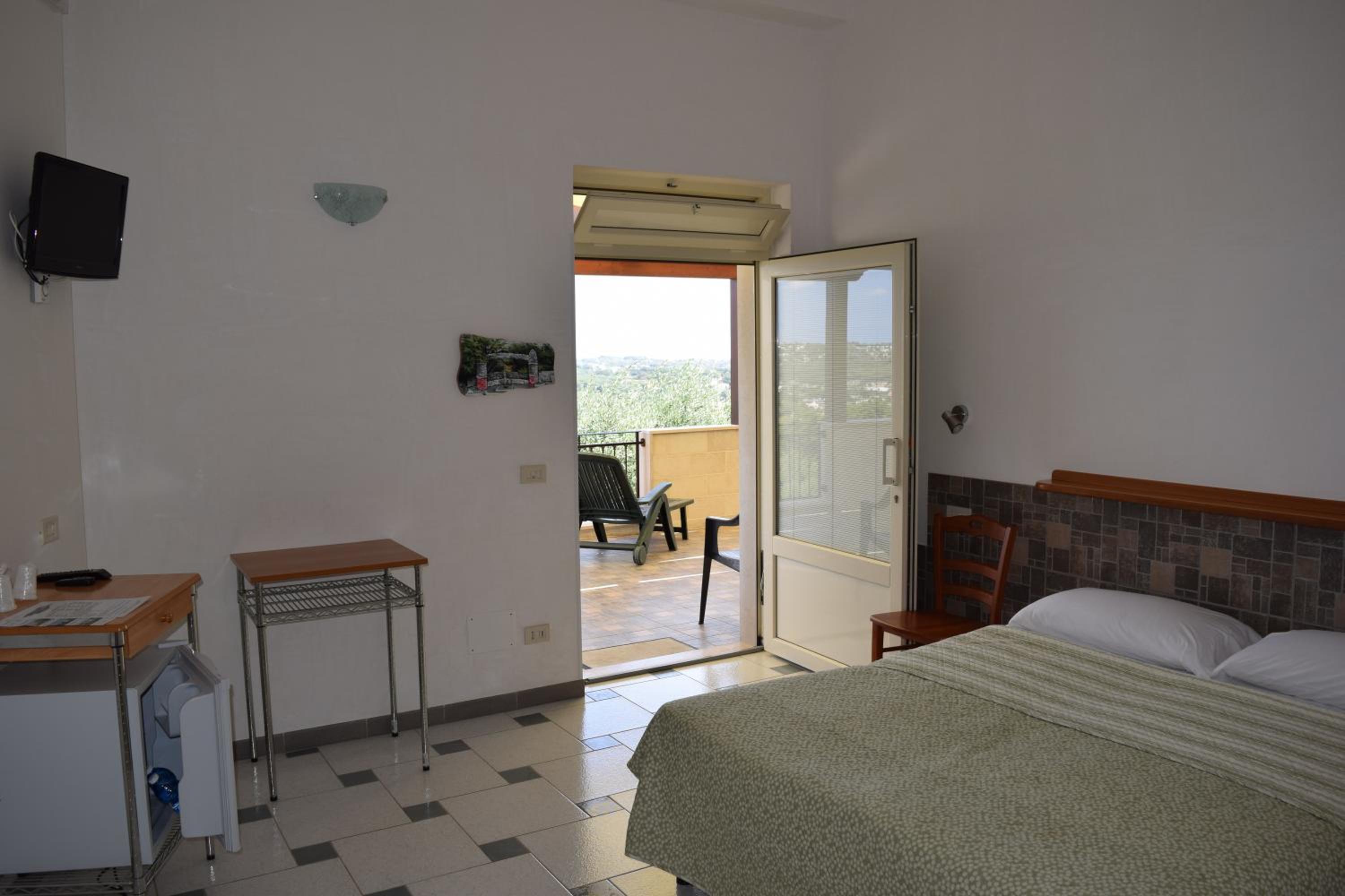 Double or Twin Room - Photo 8