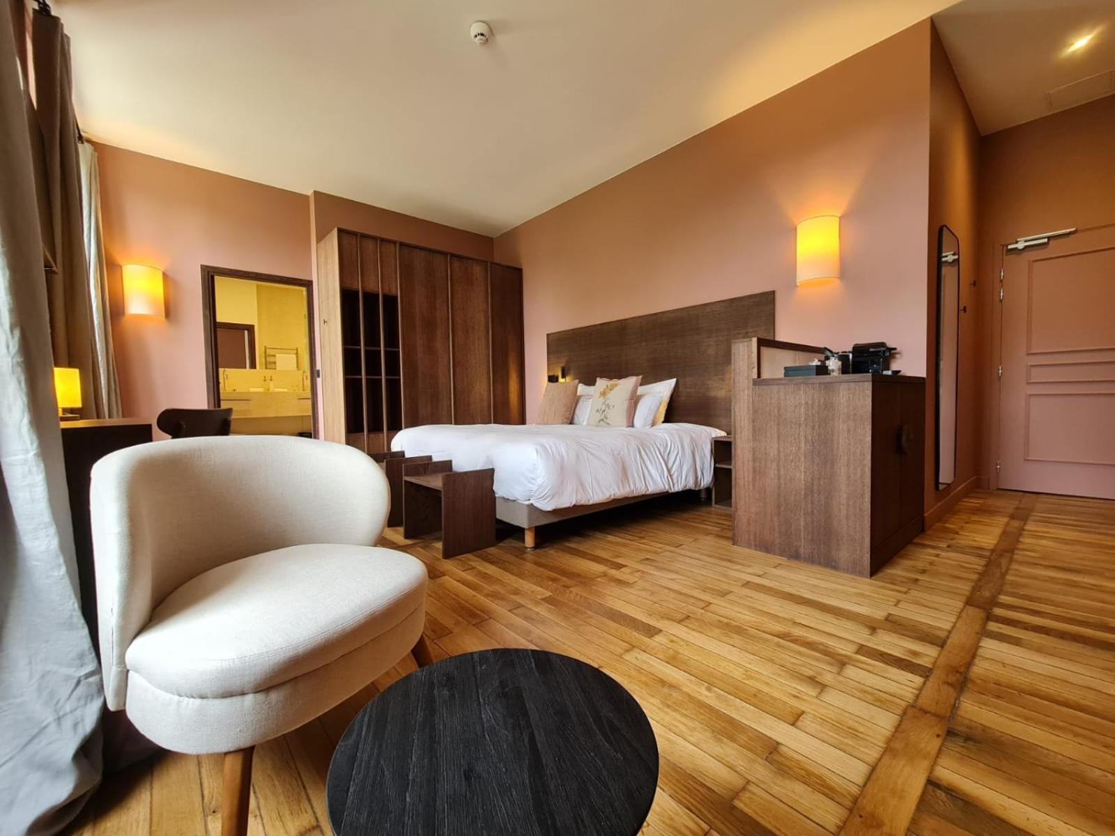 Deluxe Double Room - Photo 23
