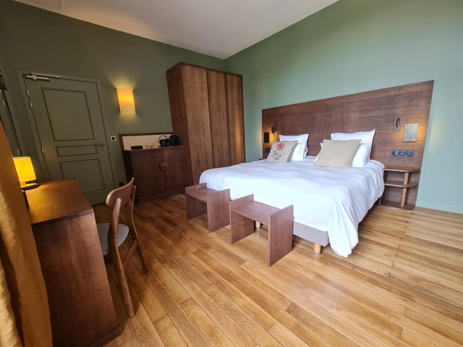 Deluxe Double Room - Photo 19