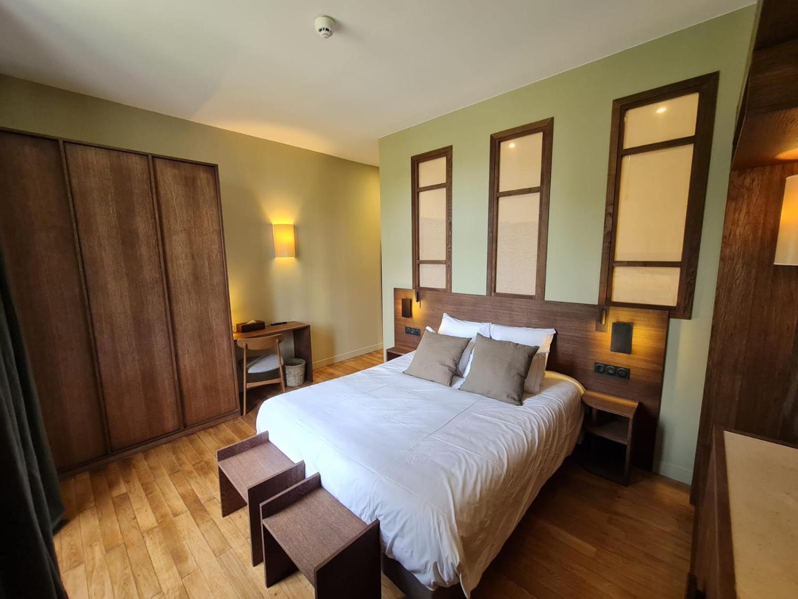 Deluxe Double Room - Photo 14