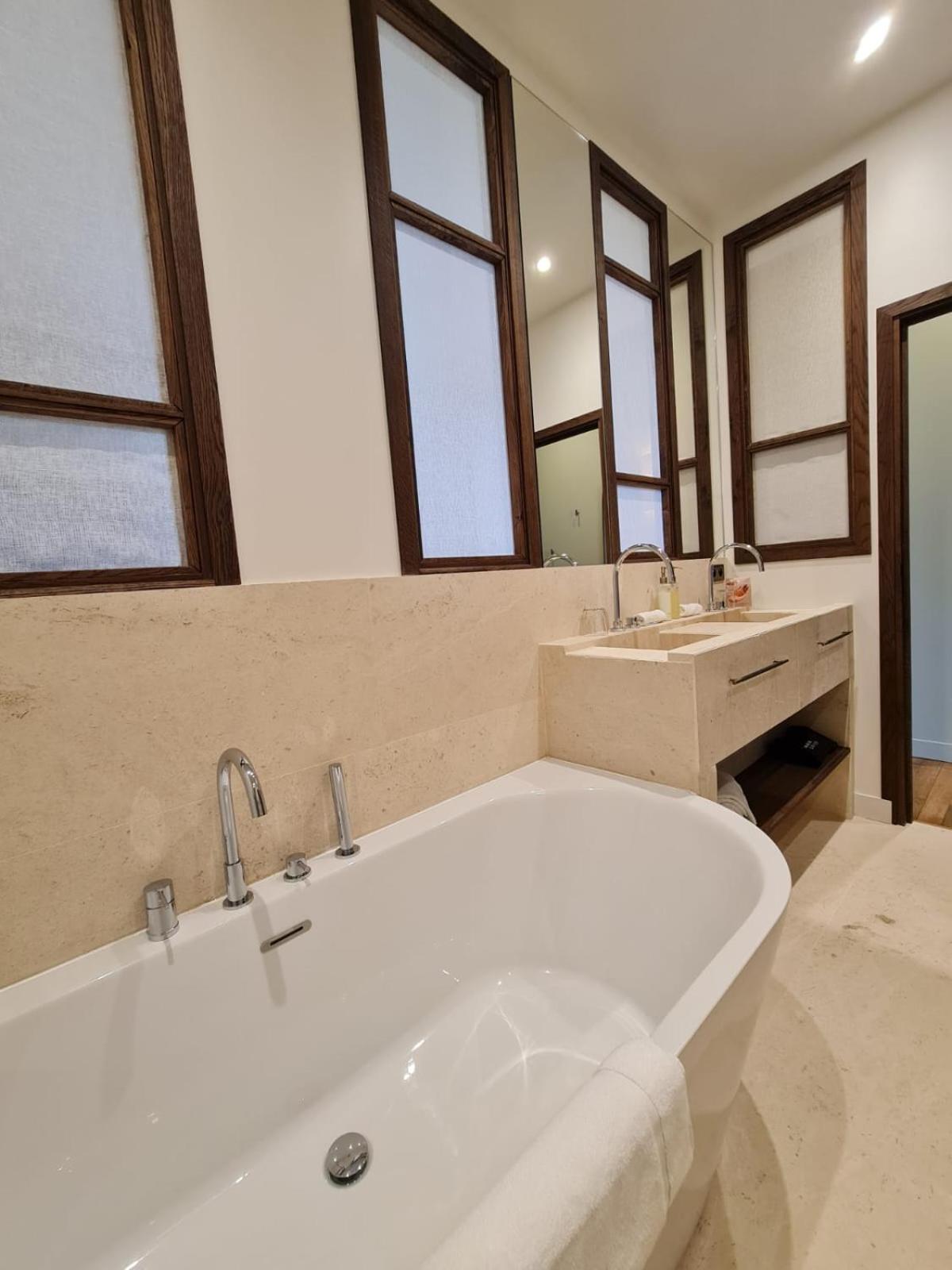 Deluxe Double Room - Photo 31