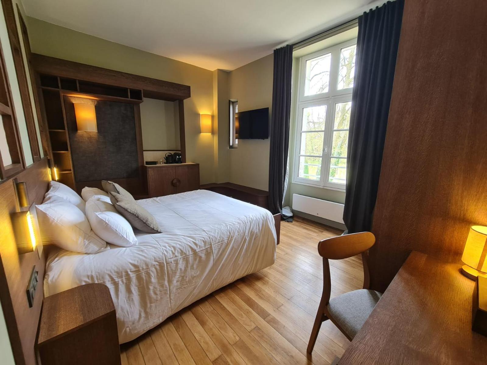 Deluxe Double Room - Photo 13