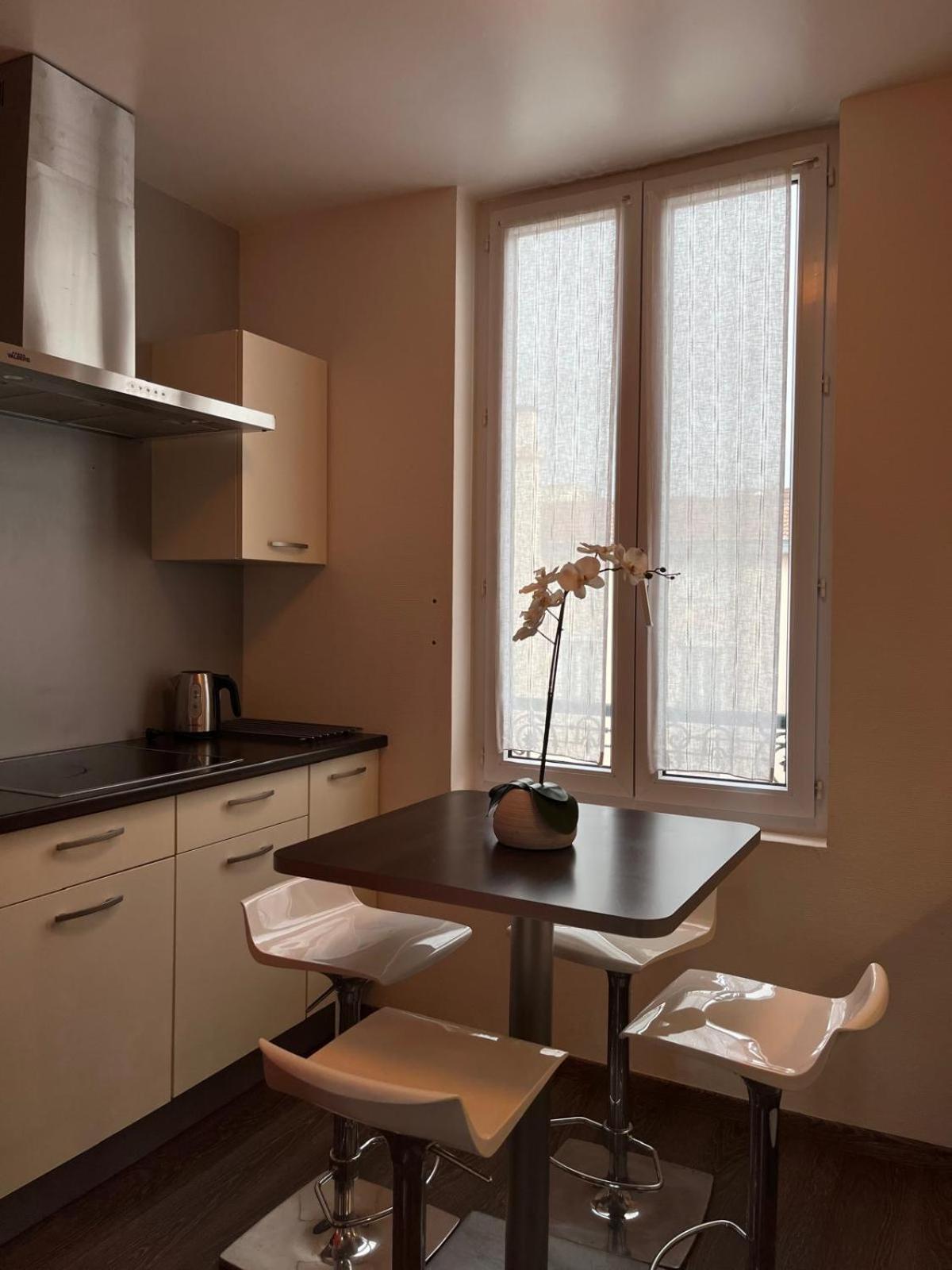  Suite Apartment photo 2
