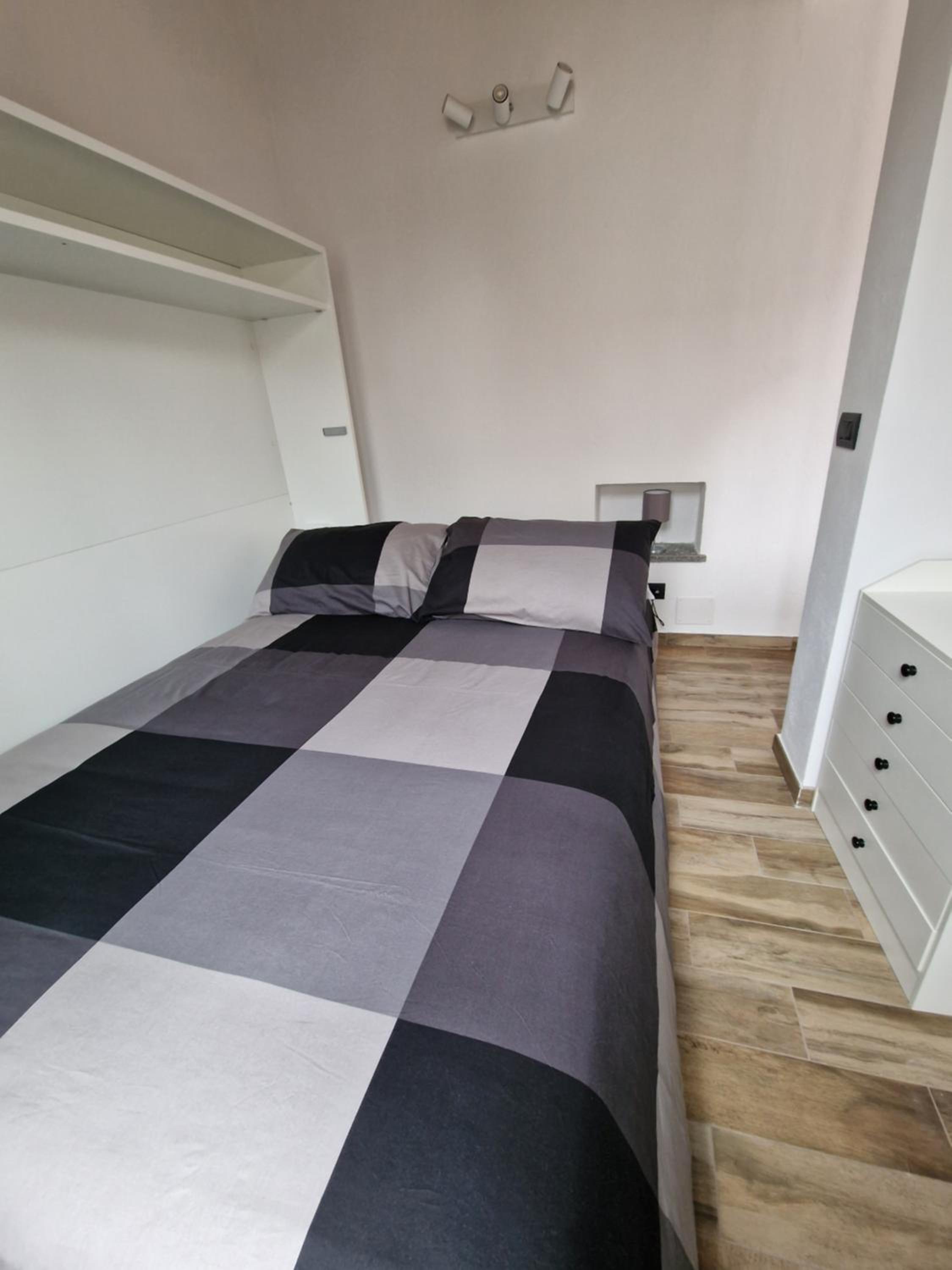 One-Bedroom Apartment photo 2