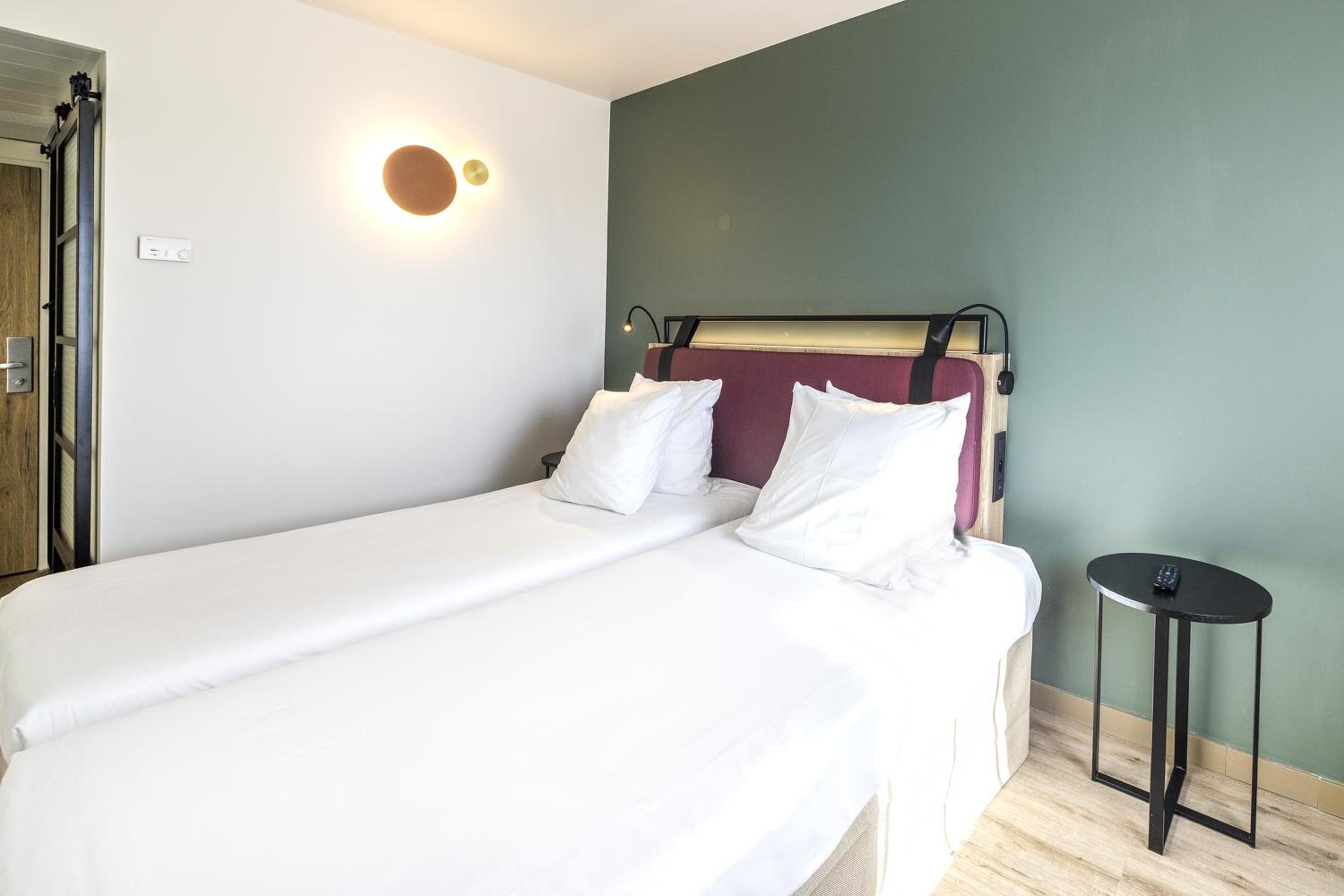 Double Room with 2 Single Beds - Photo 4