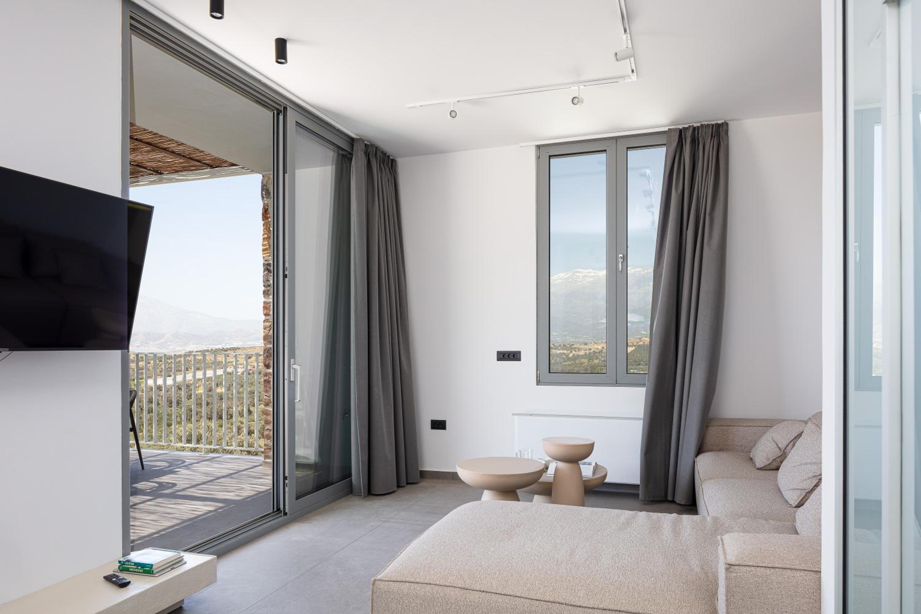 Three-Bedroom Villa photo 1