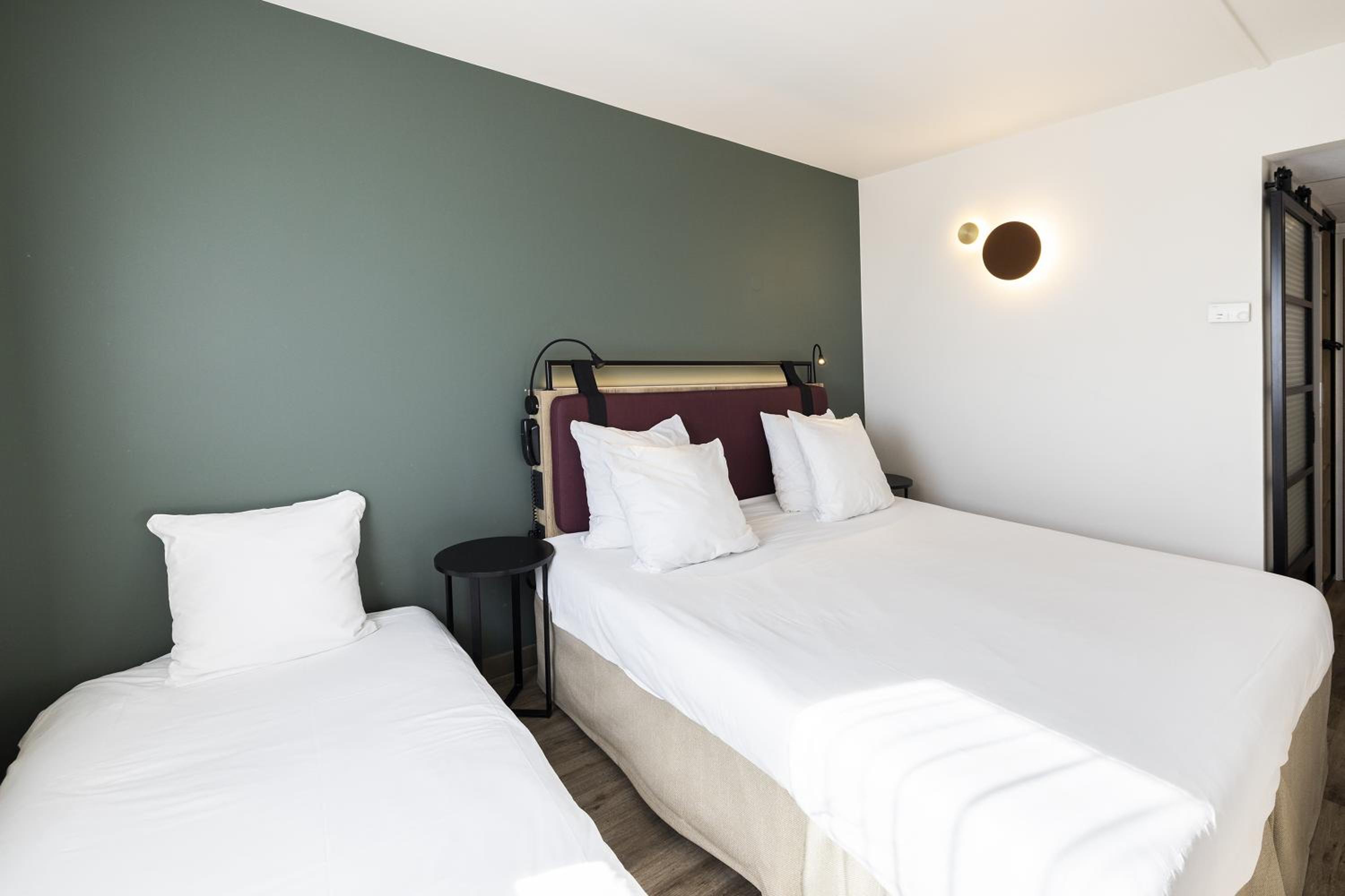 Triple Room (1 Double Bed + 1 Single Bed) - Photo 4