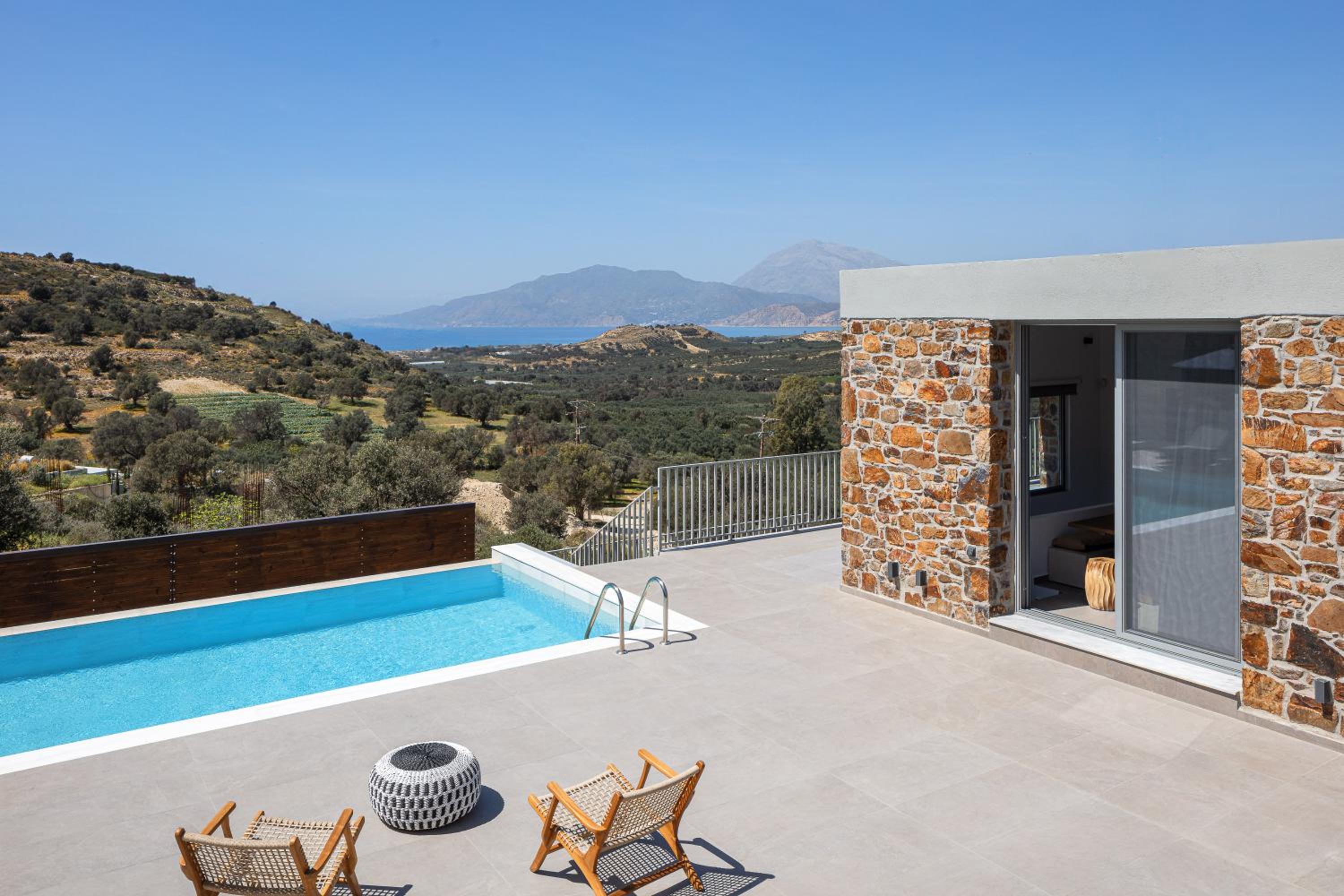 Three-Bedroom Villa photo 3