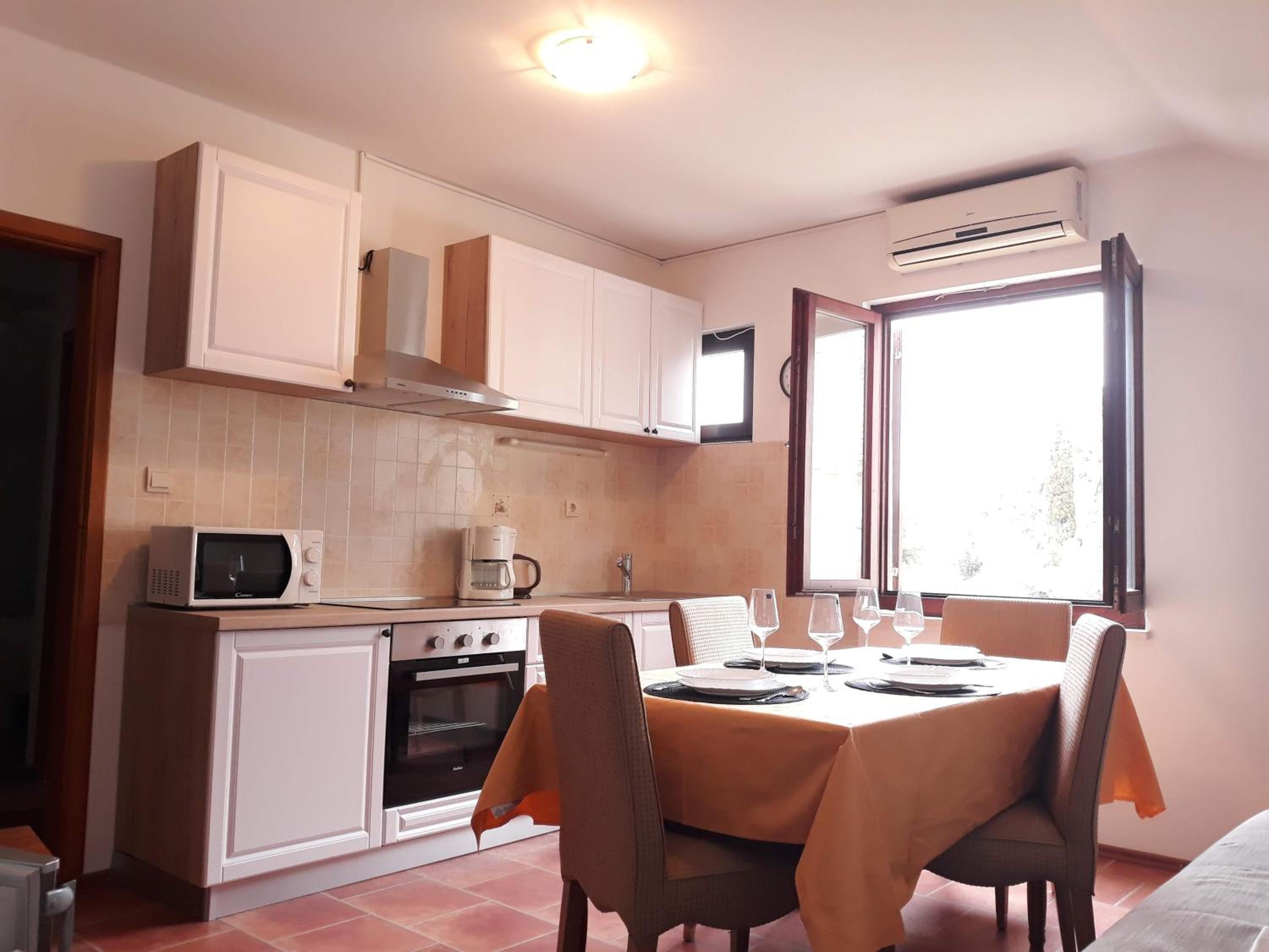 One Bedroom Apartment with Sea View photo 3