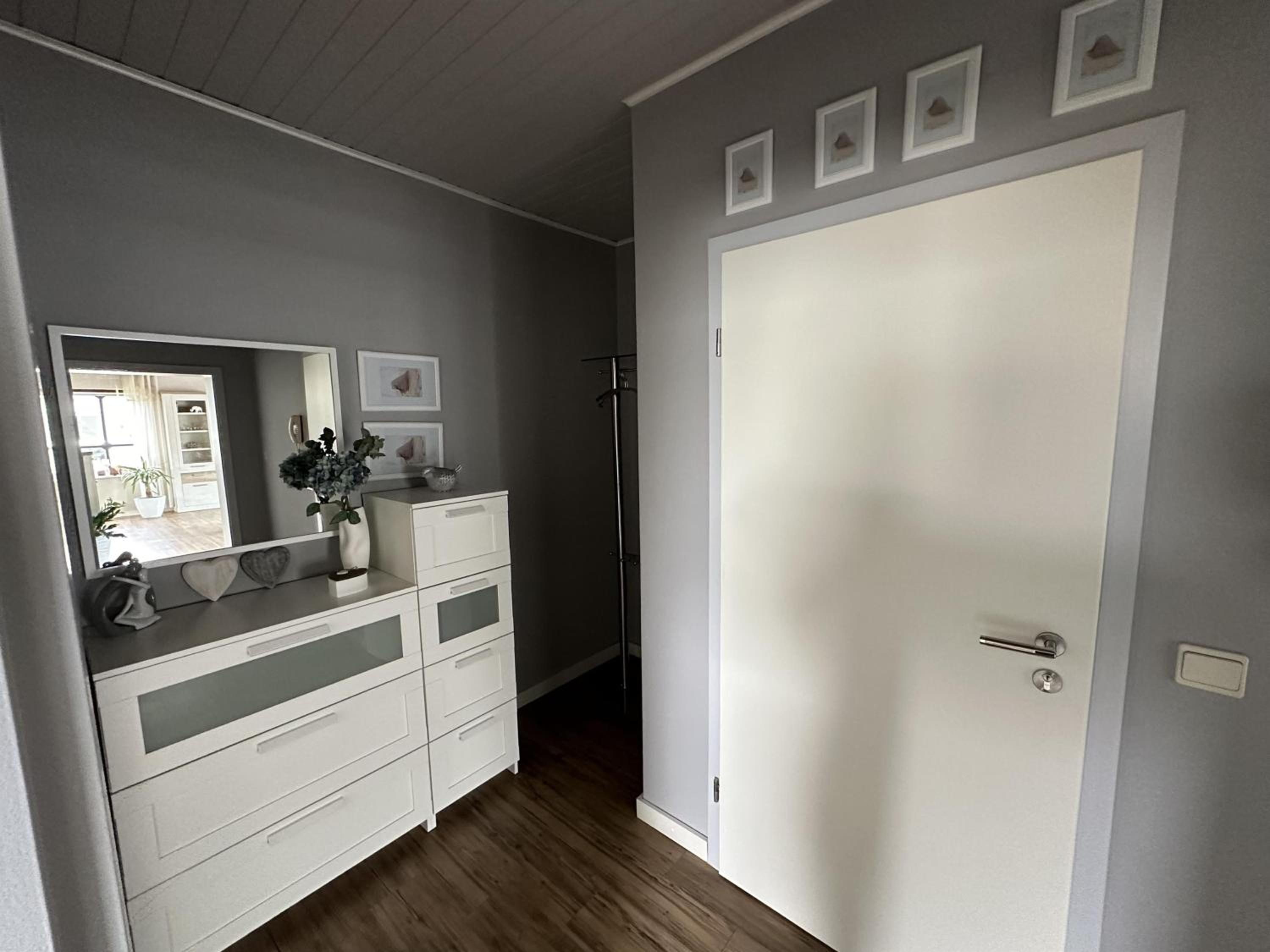One-Bedroom Apartment with Shower photo 3