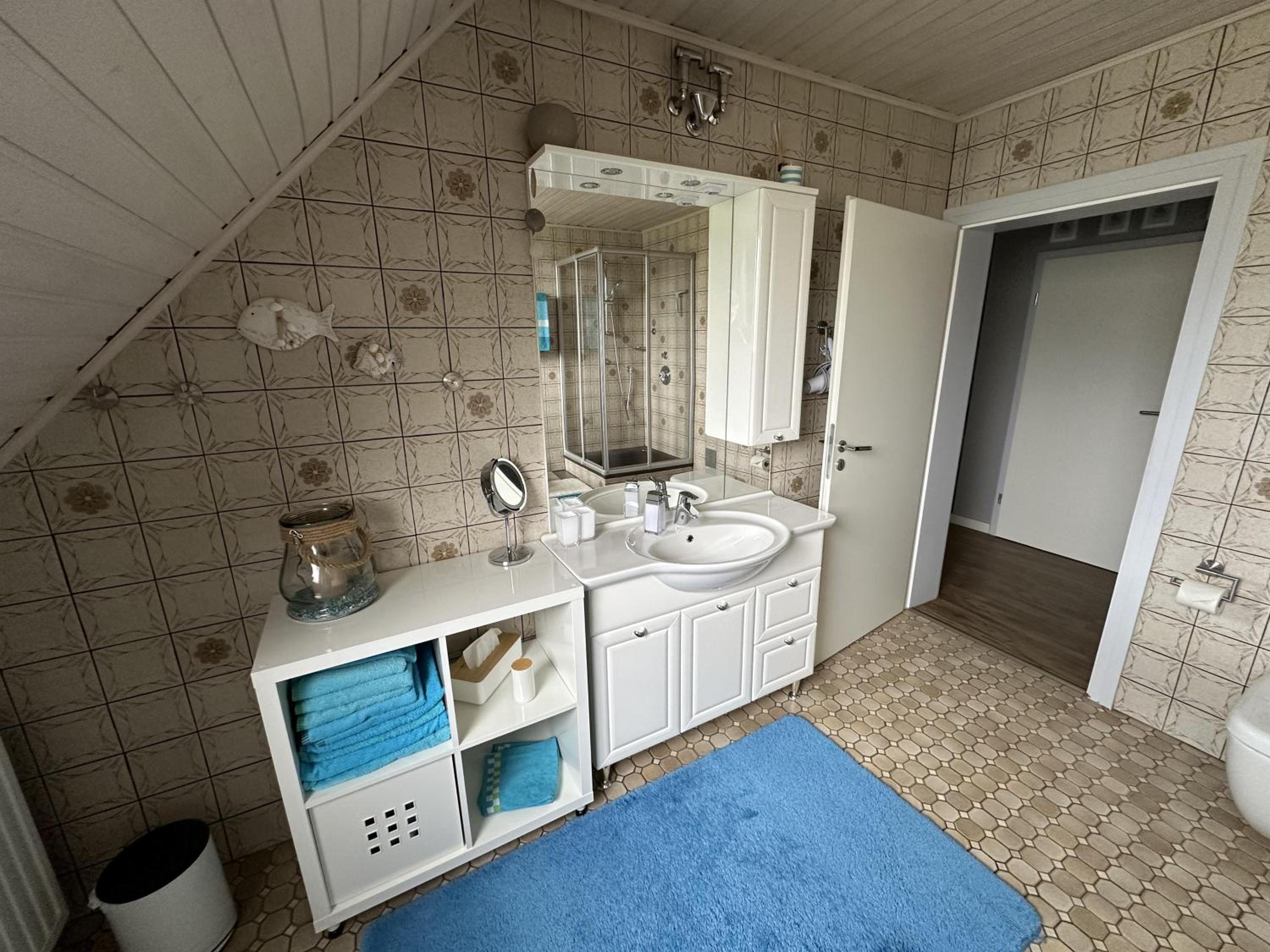 One-Bedroom Apartment with Shower photo 2