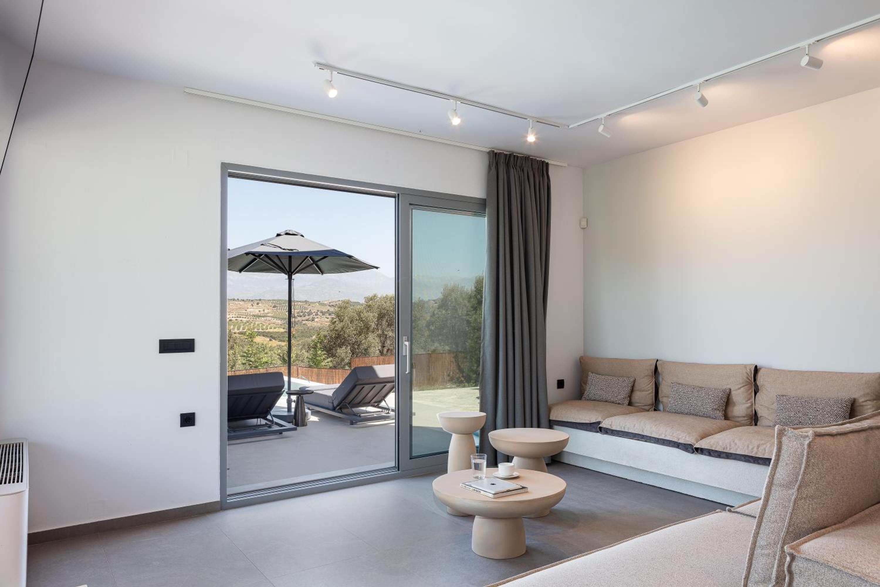 Three-Bedroom Villa photo 1