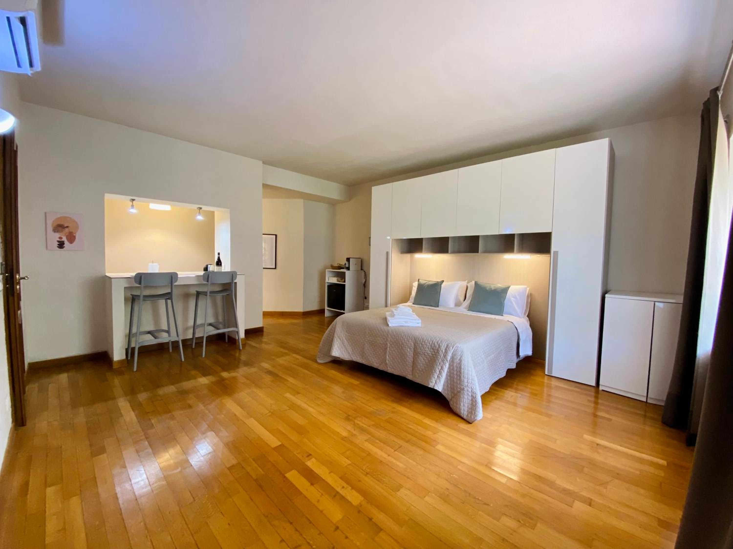 One-Bedroom Apartment photo 2