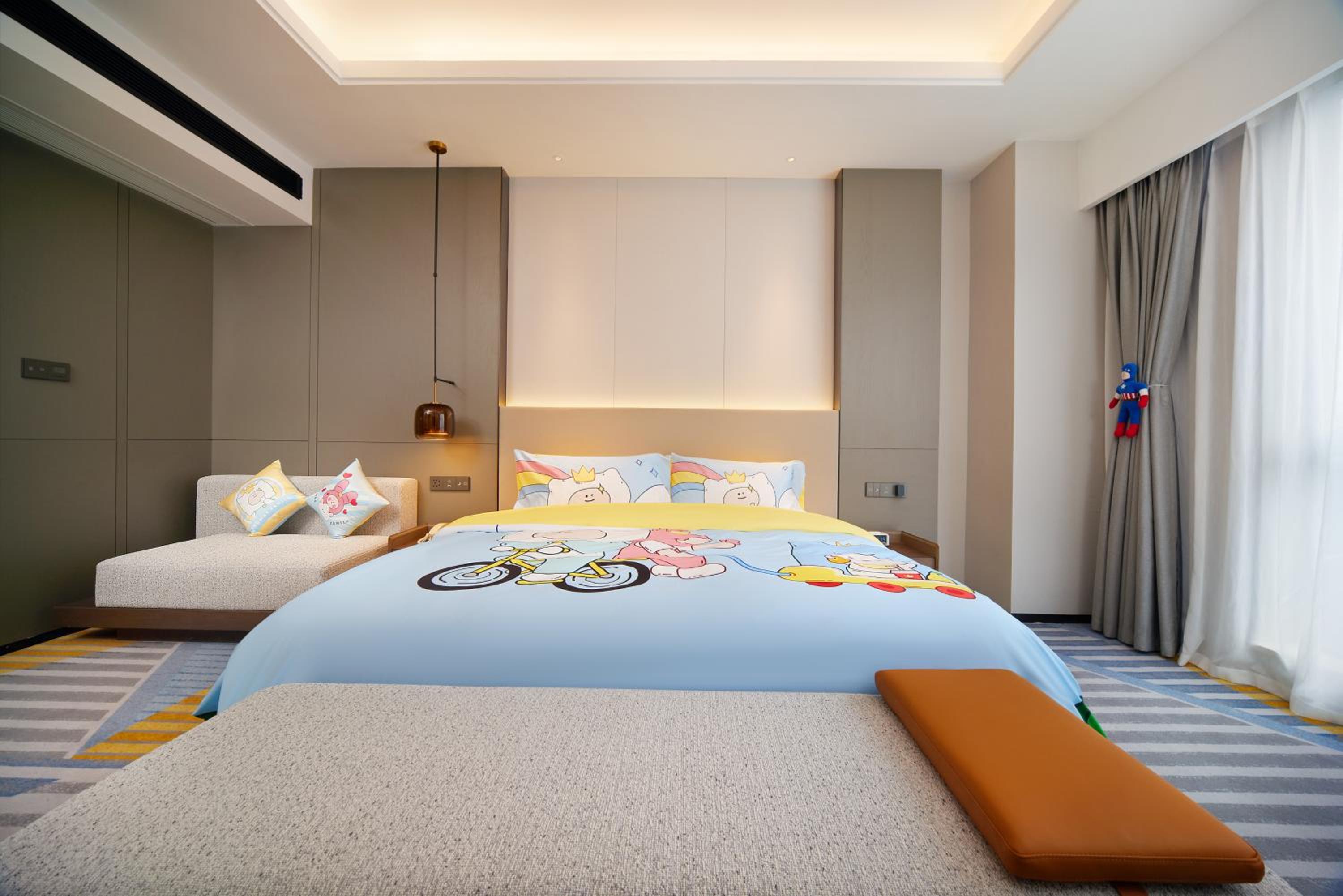 One-Bedroom King Suite with Living Area - Kids Theme photo 2