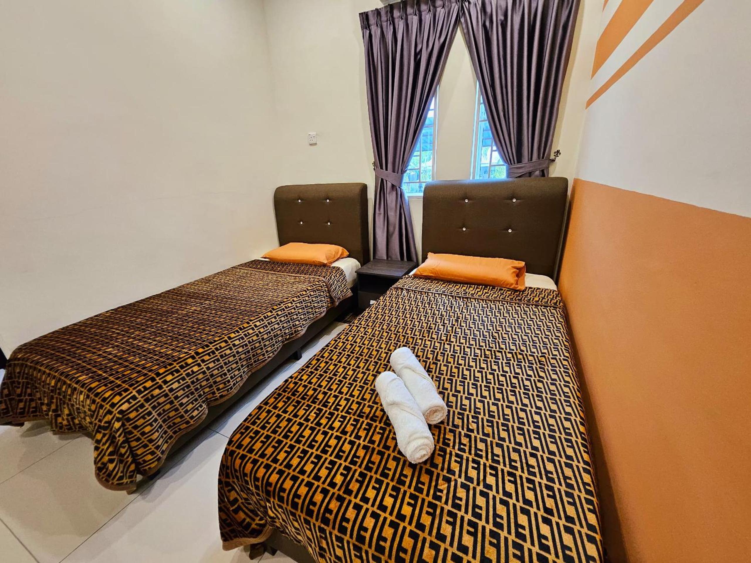 Twin Room with Private Bathroom photo 3