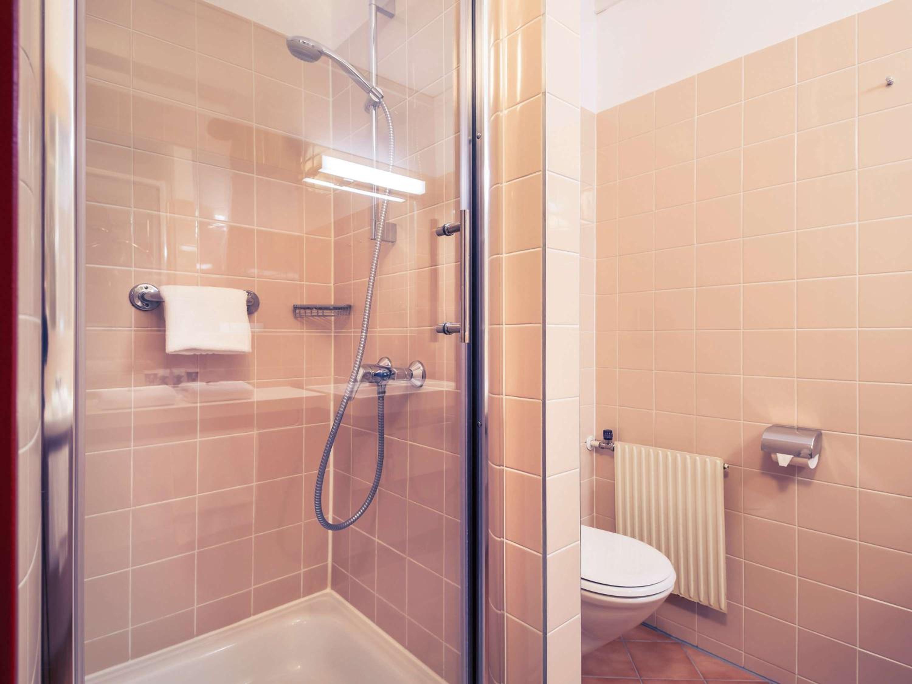Standard Double Room with Double Bed - Photo 12