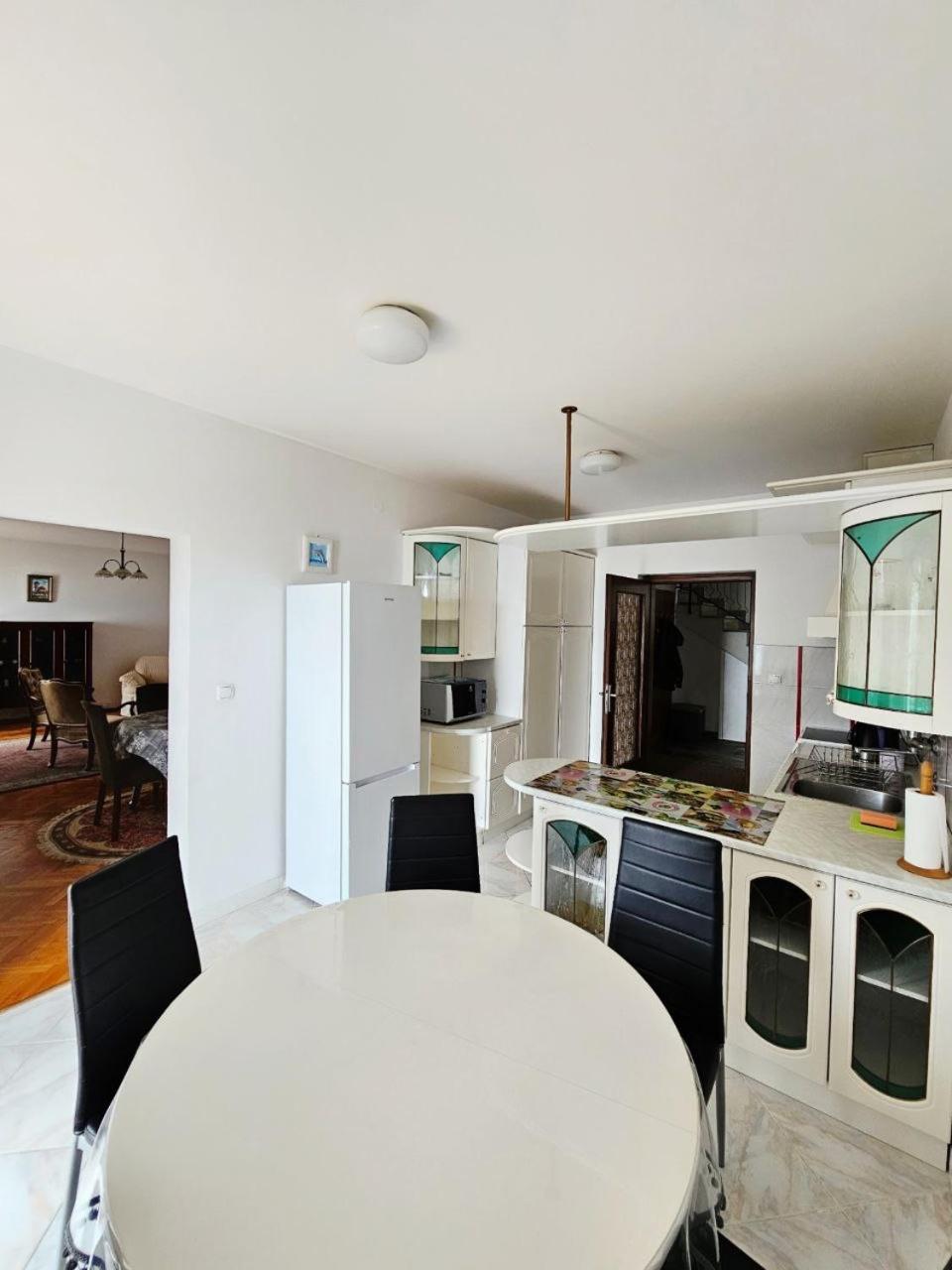 Four-Bedroom House - Photo 19