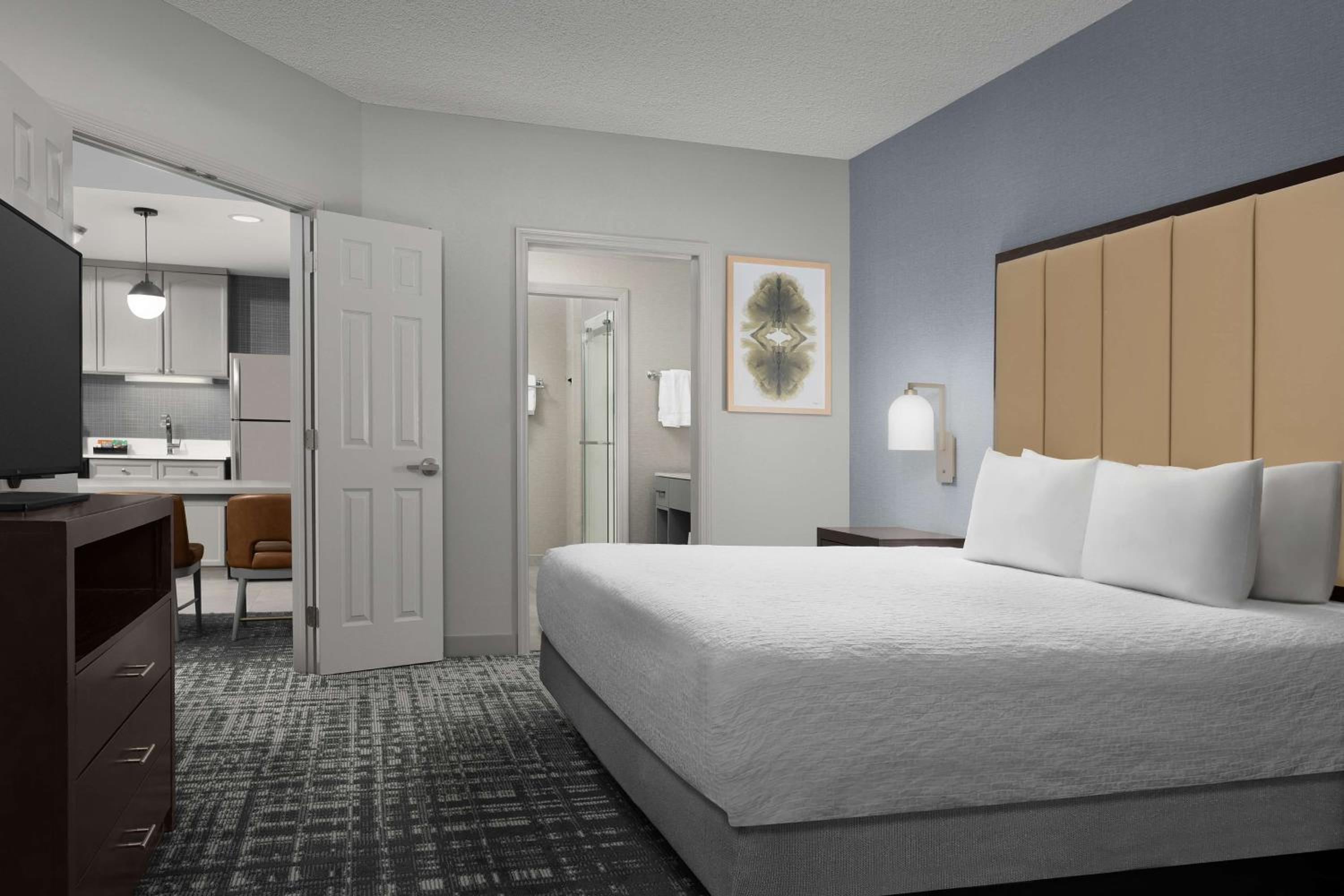 One-Bedroom King Suite - Non-Smoking - Photo 6