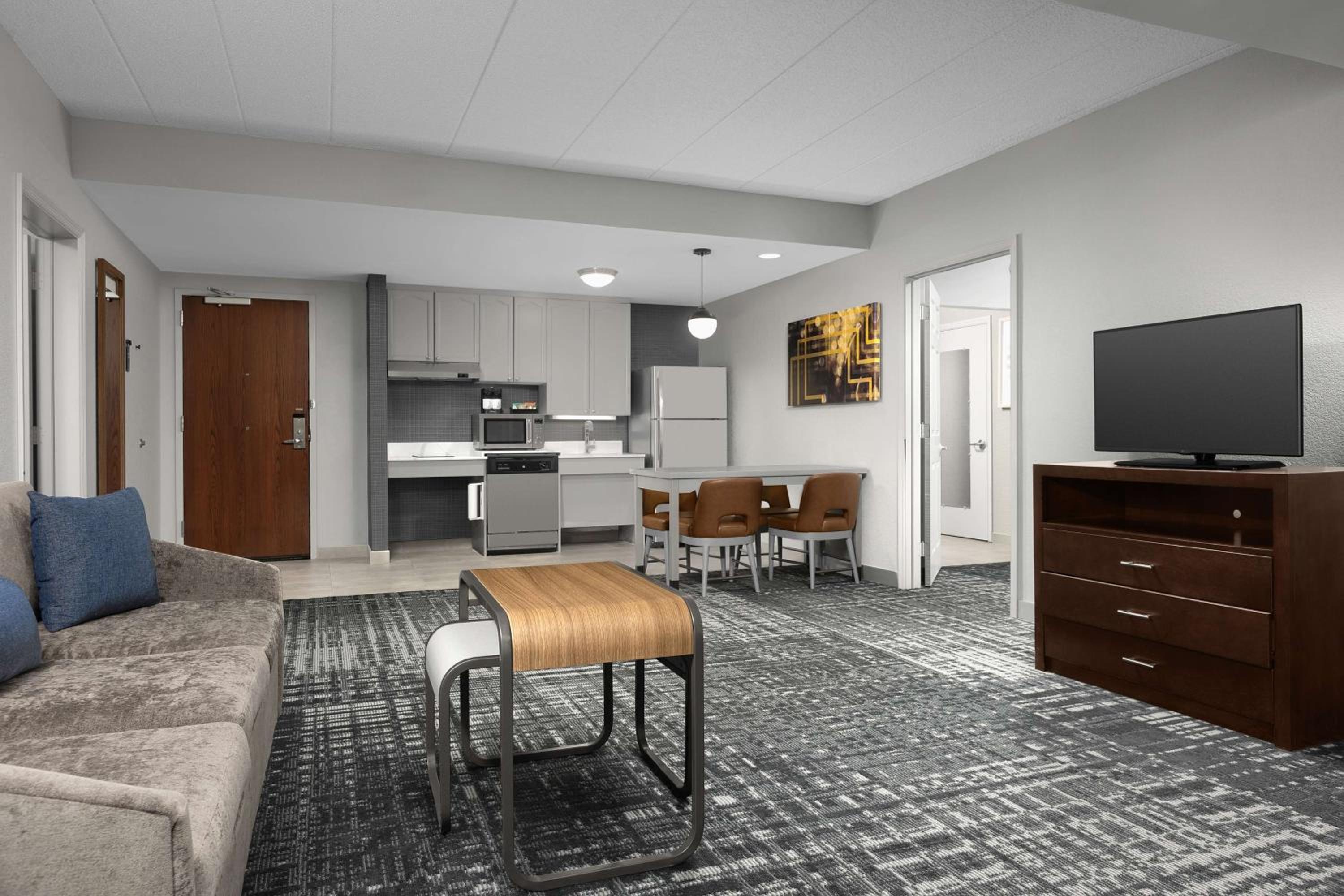 Two-Bedroom Suite - Photo 2