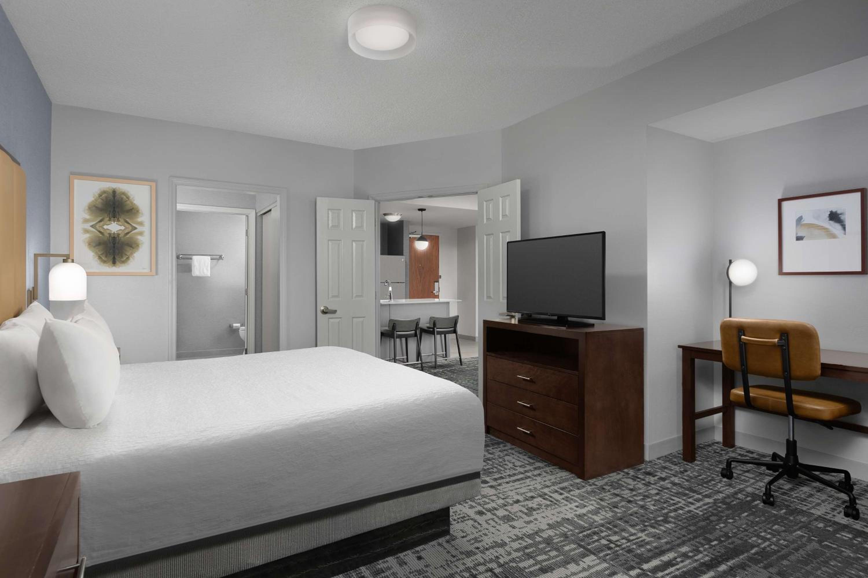 One-Bedroom King Suite - Non-Smoking - Photo 1
