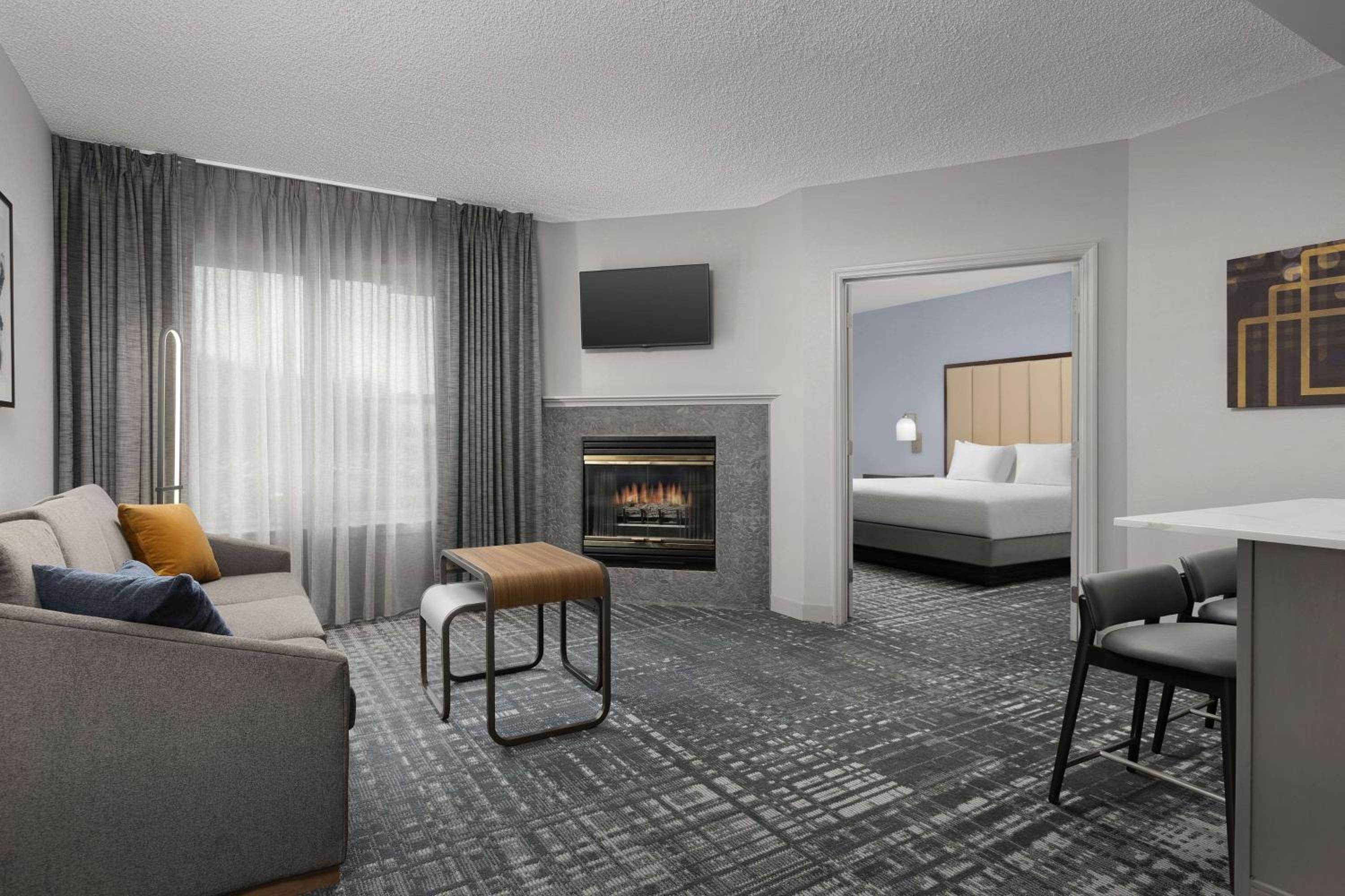 One-Bedroom King Suite - Non-Smoking - Photo 5
