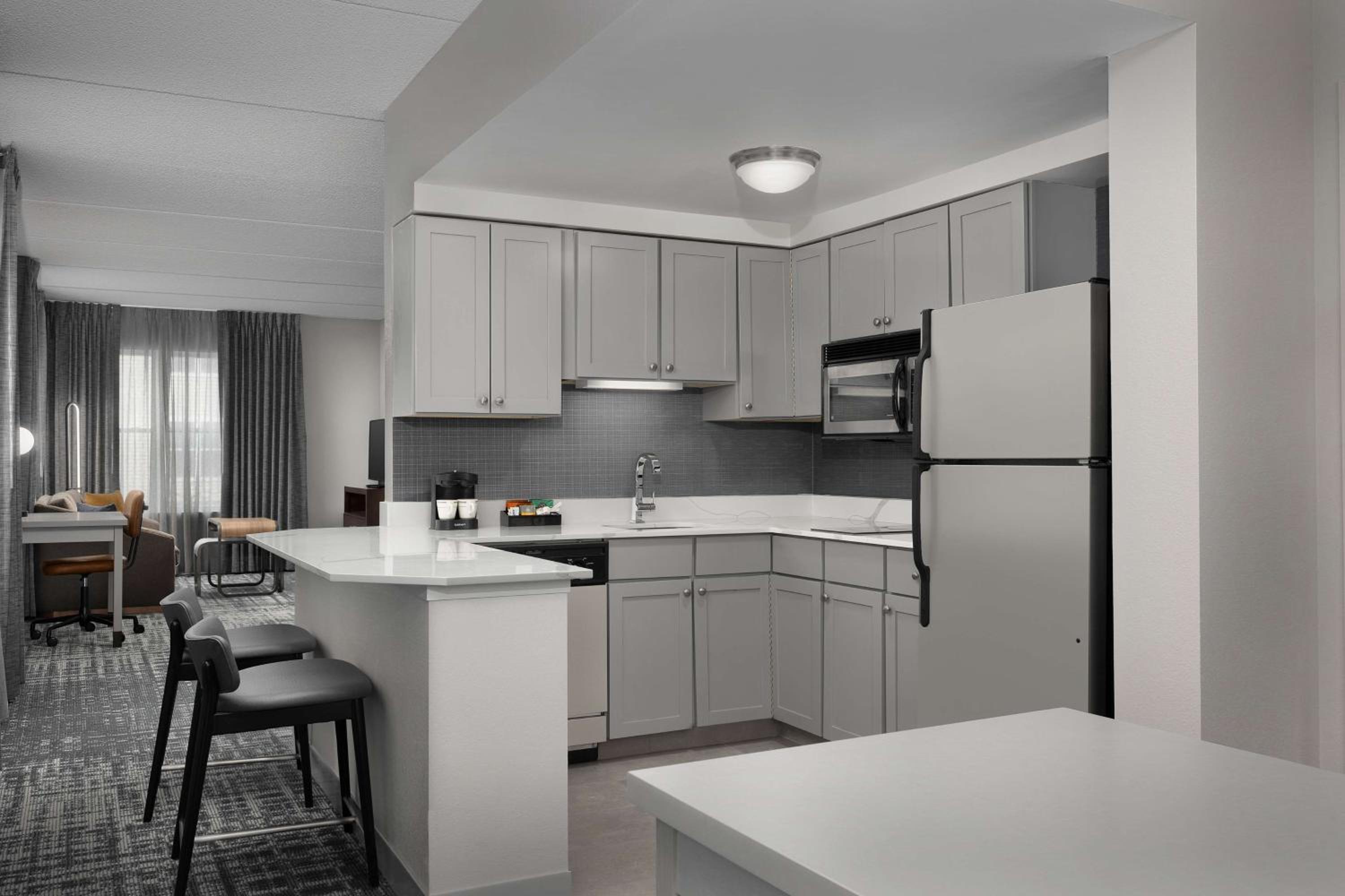 Two-Bedroom Suite - Photo 5