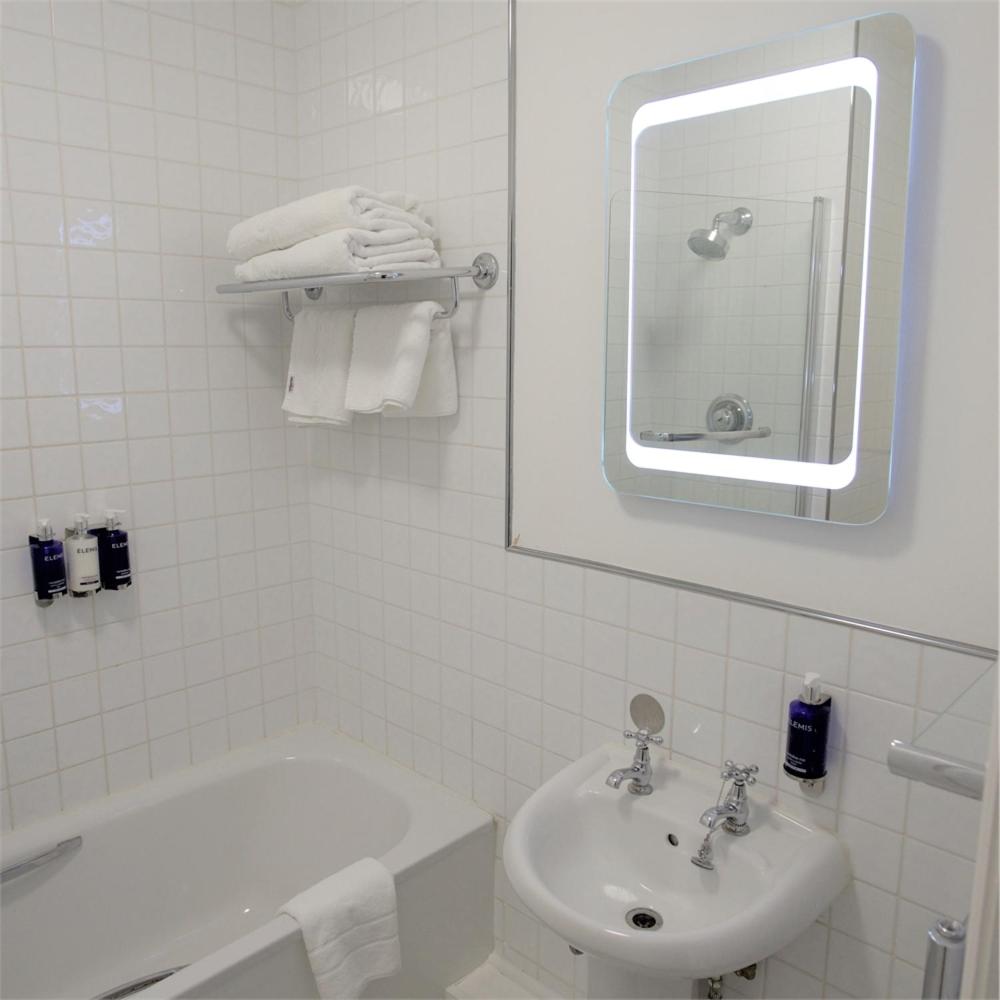 Standard Double Room - Photo 6