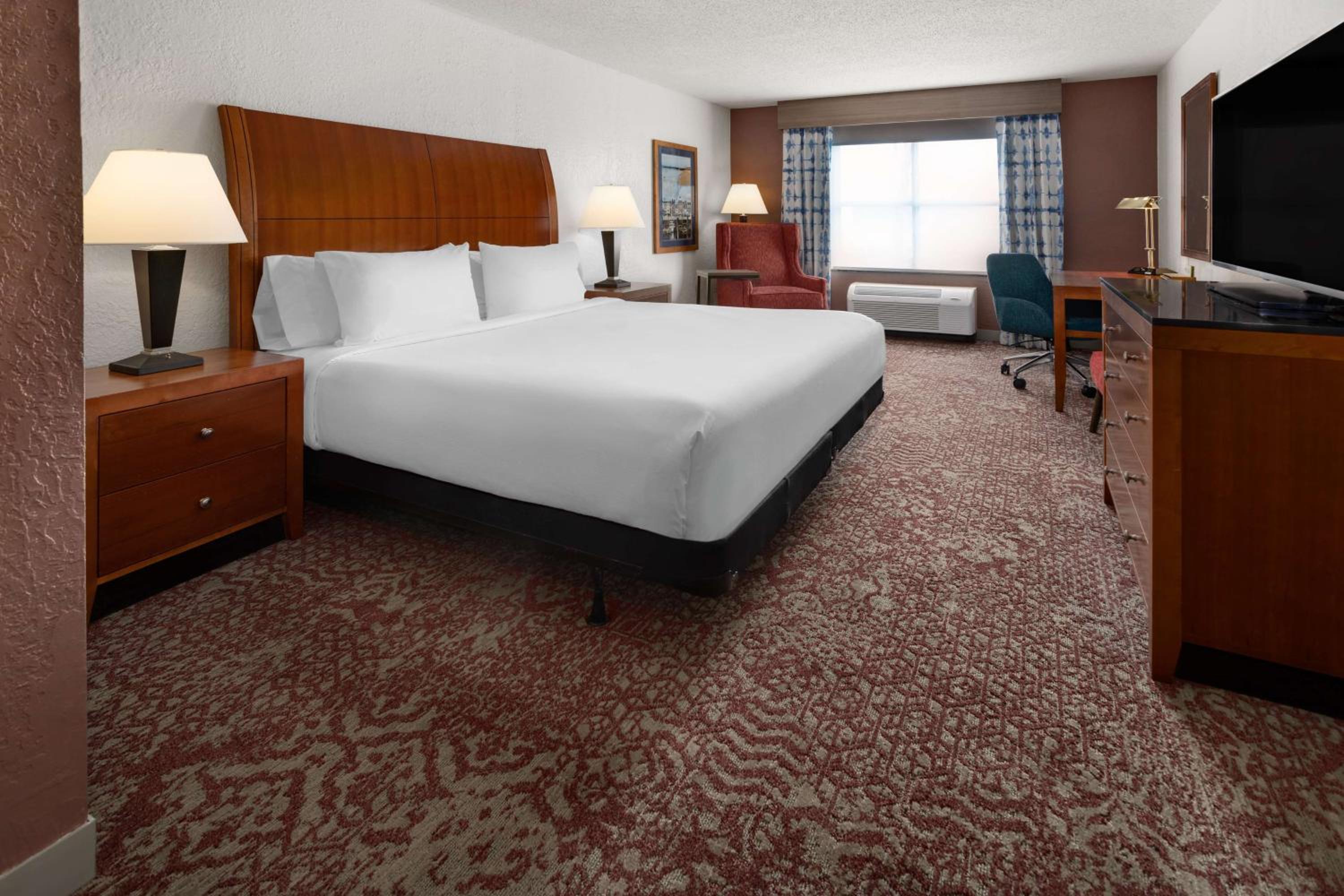 Standard King Room - Disability Access with Bathtub - Photo 4
