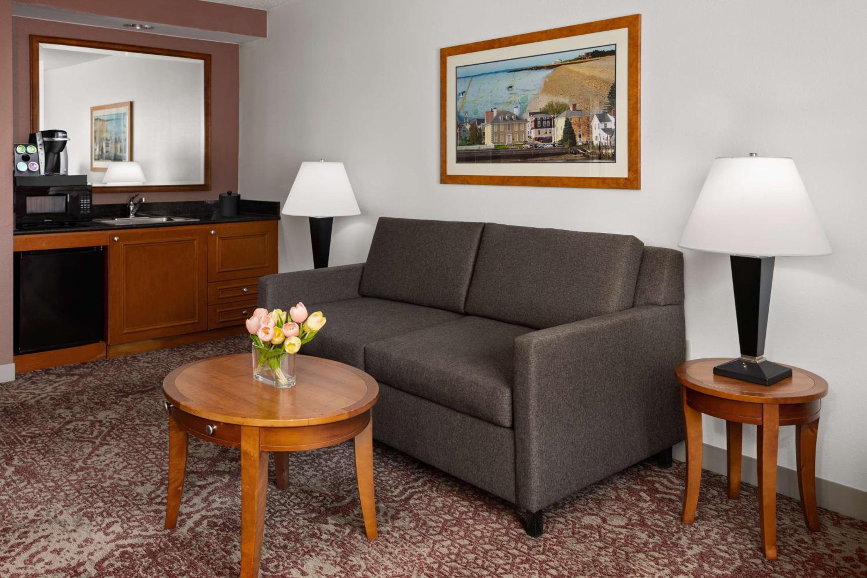 One-Bedroom King Suite with Sofa Bed - Photo 3