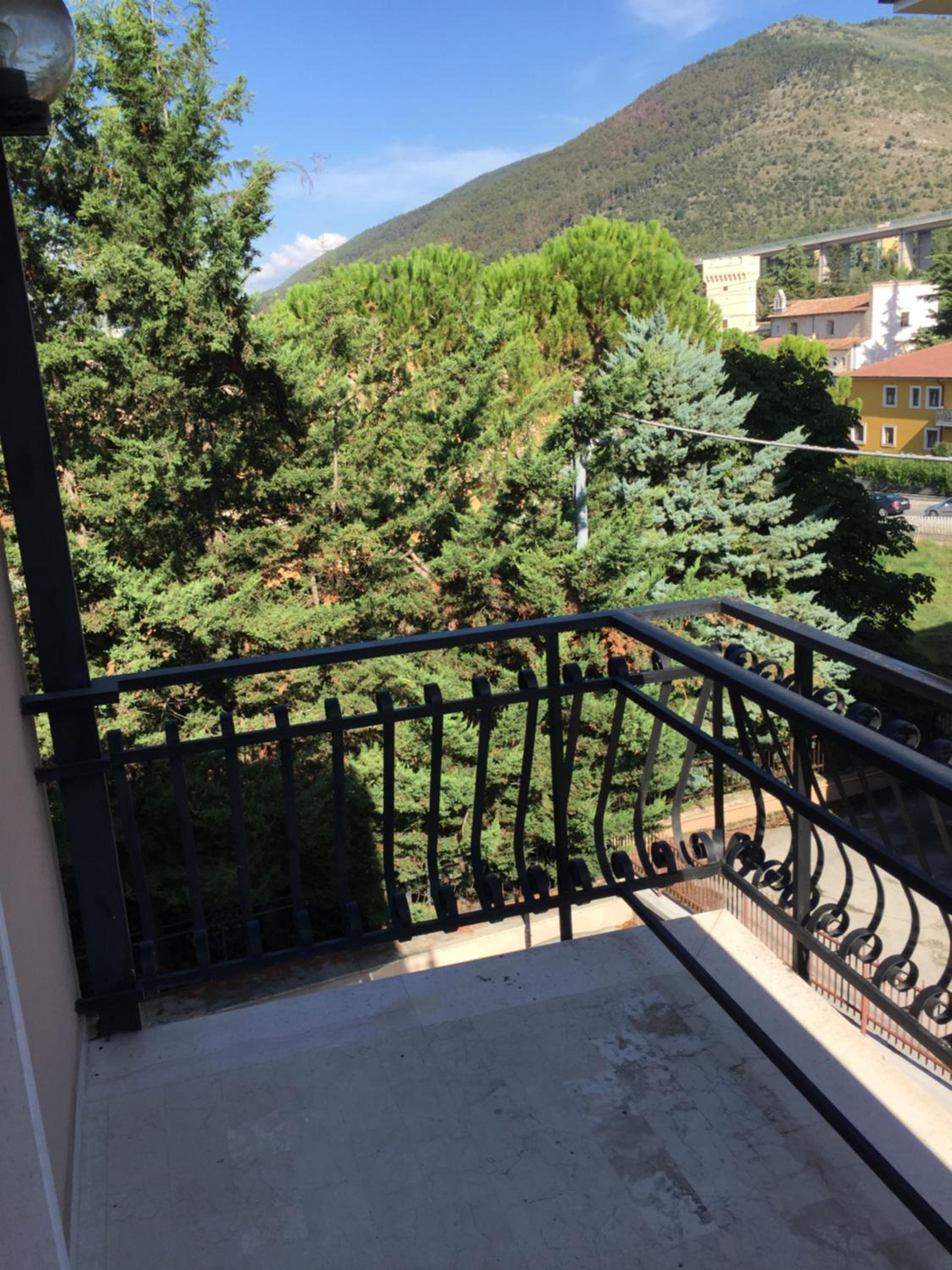Two-Bedroom Apartment with Mountain View photo 3