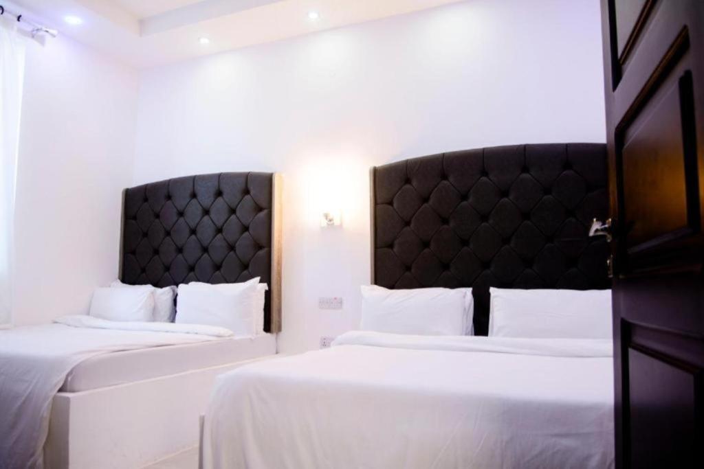 Double or Twin Room photo 3