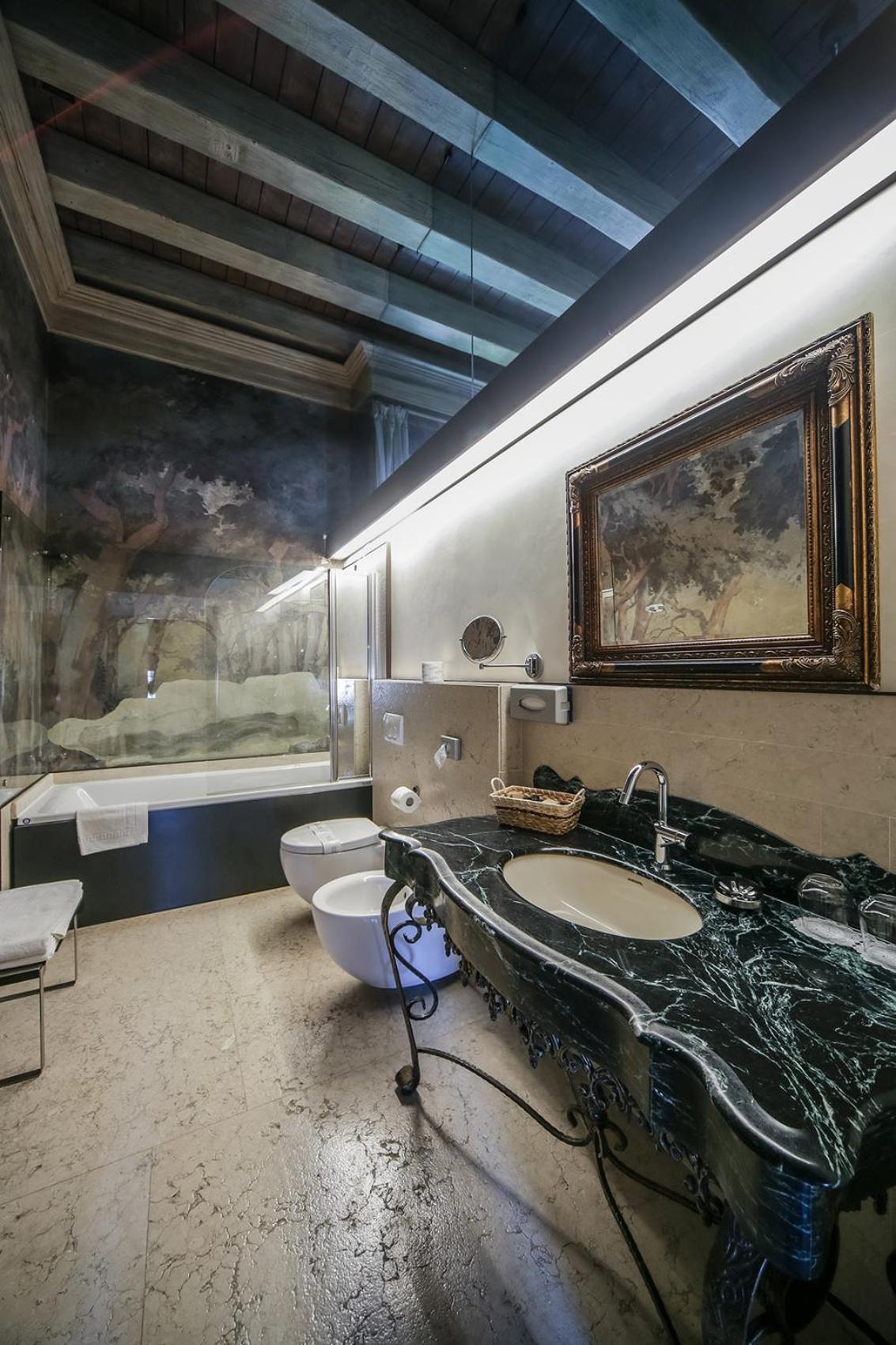 Superior Suite - Photo 6