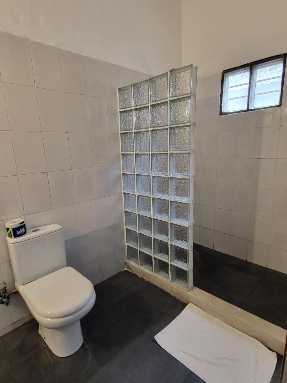Standard Twin Room - Photo 7