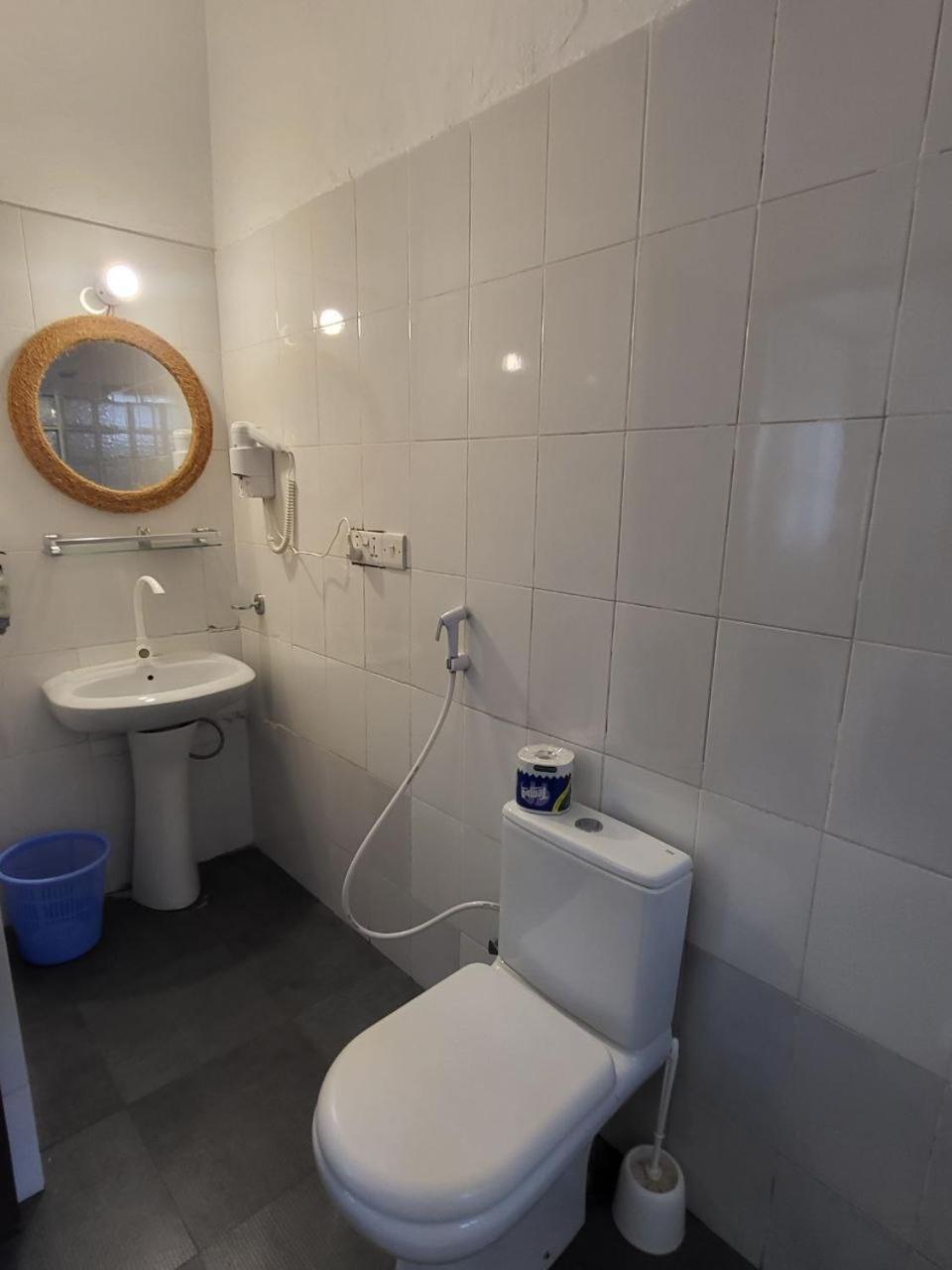 Standard Twin Room - Photo 6