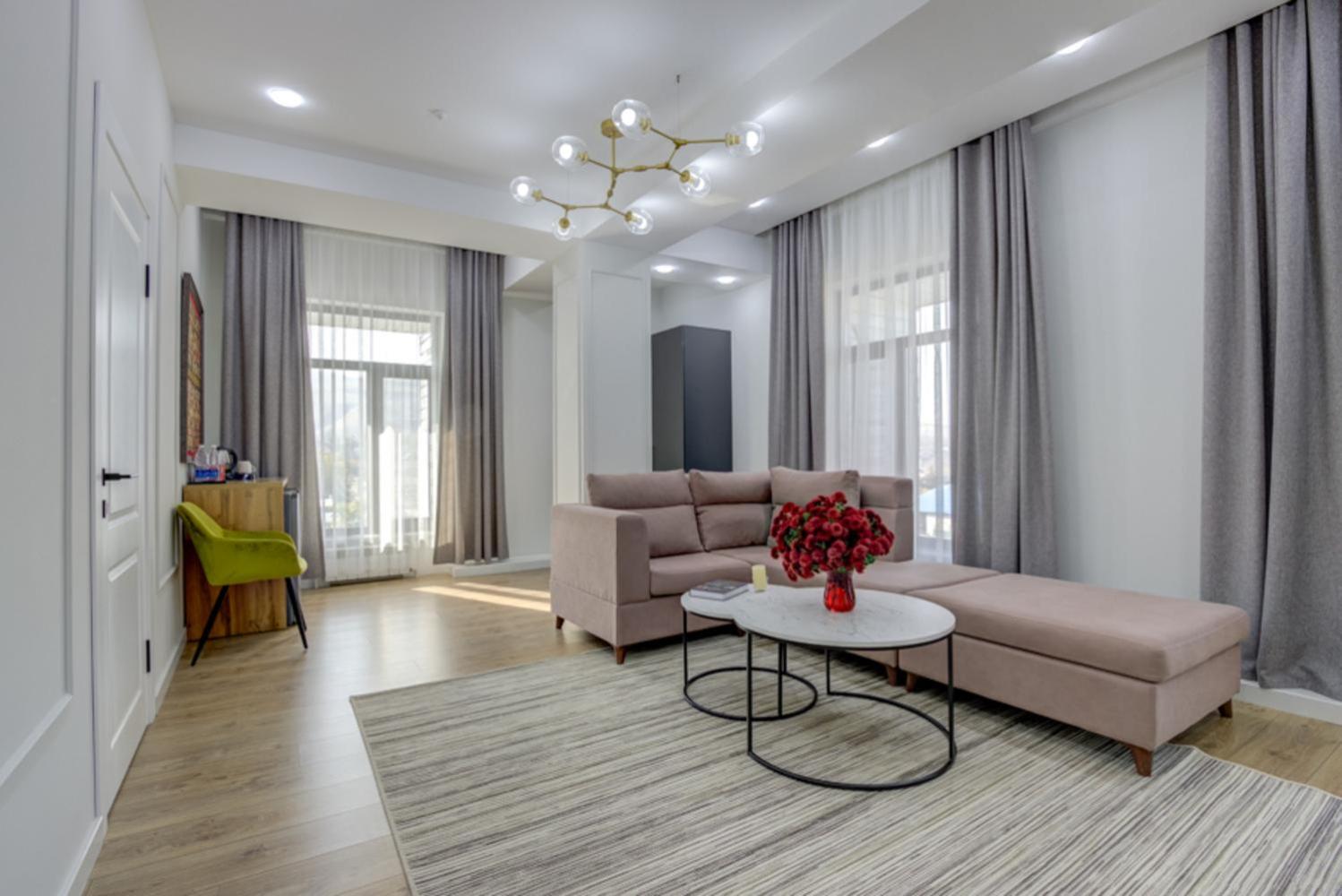 Junior Suite with Mountain View