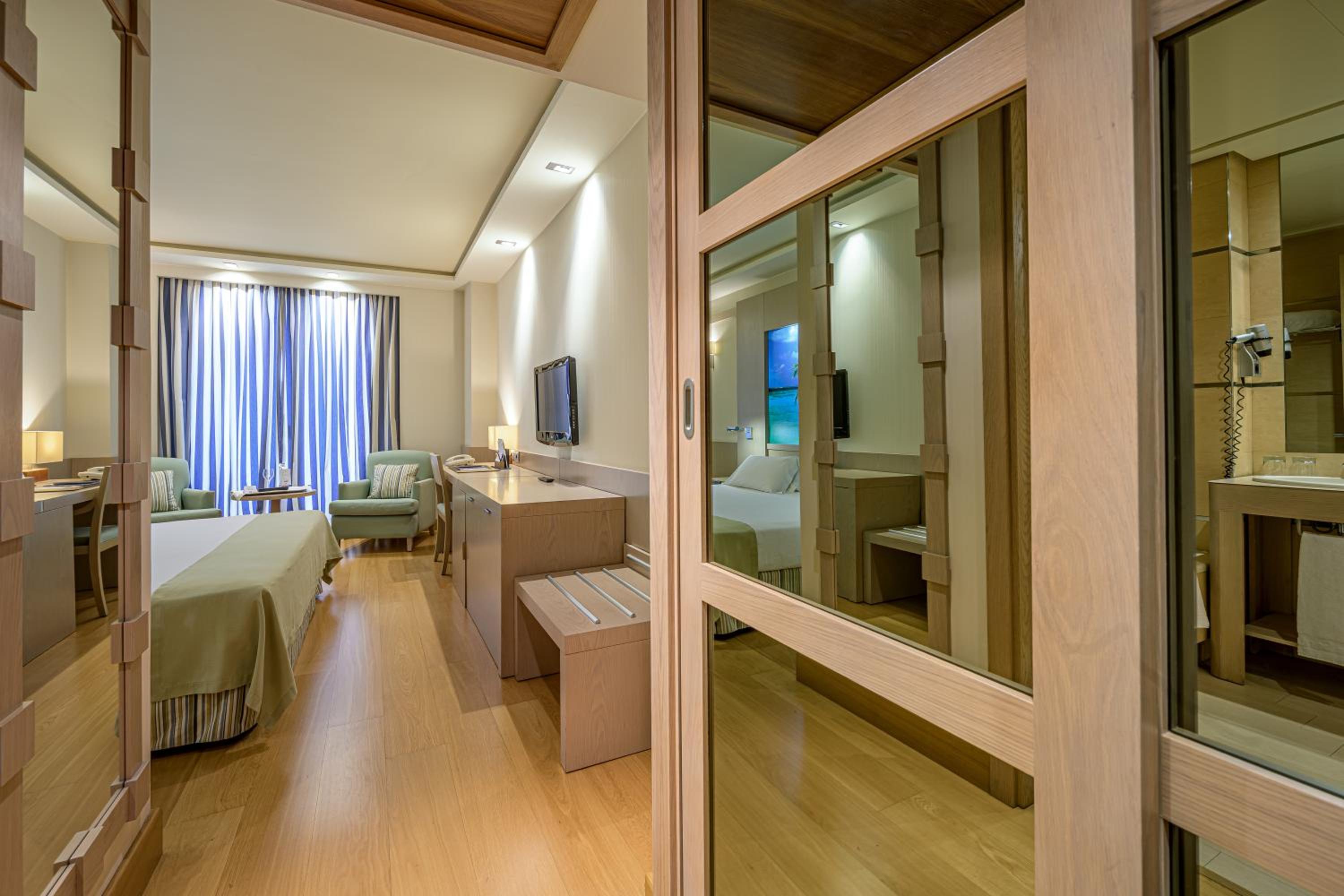 Double or Twin Room - Photo 5