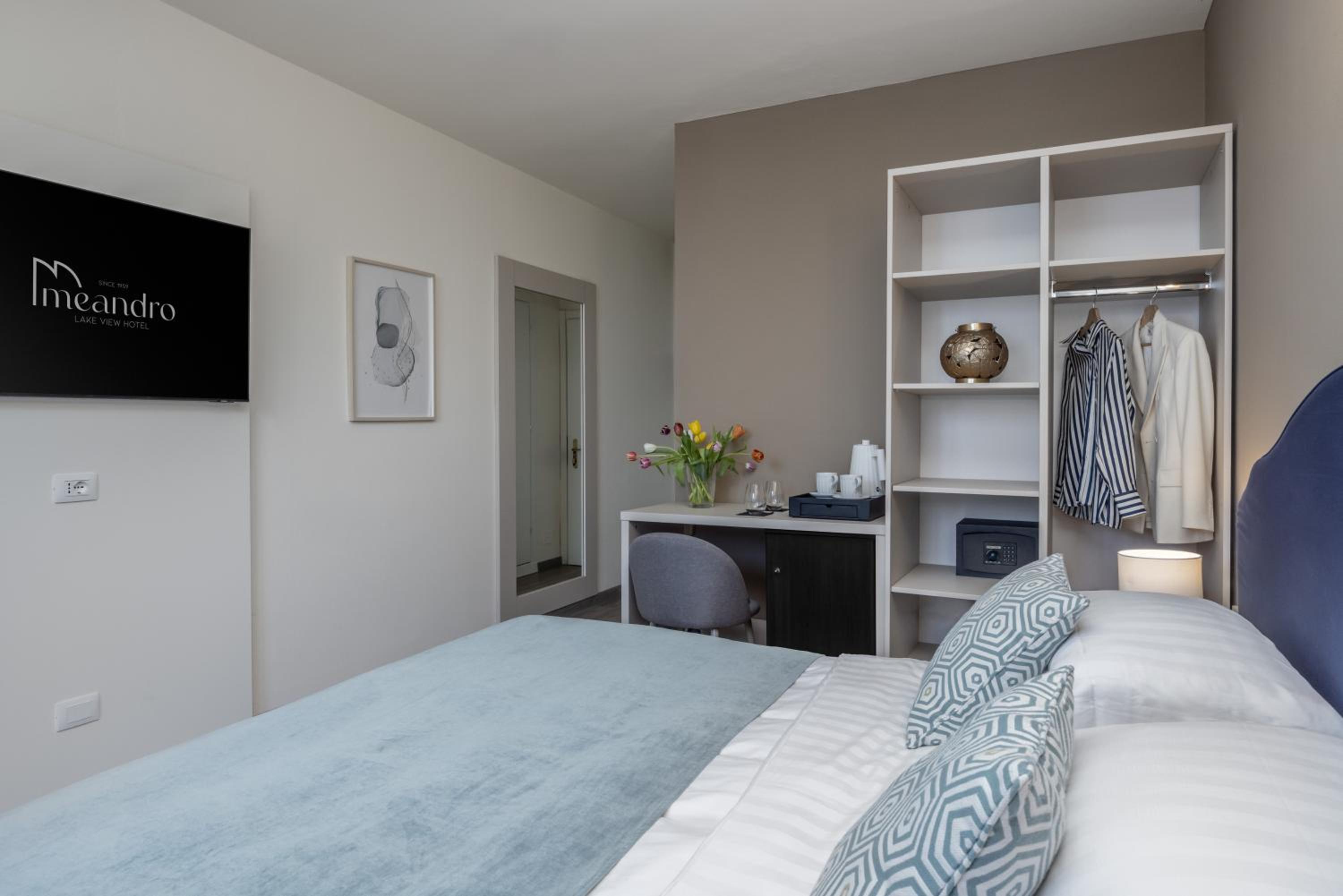 Standard Double or Twin Room with Lake View