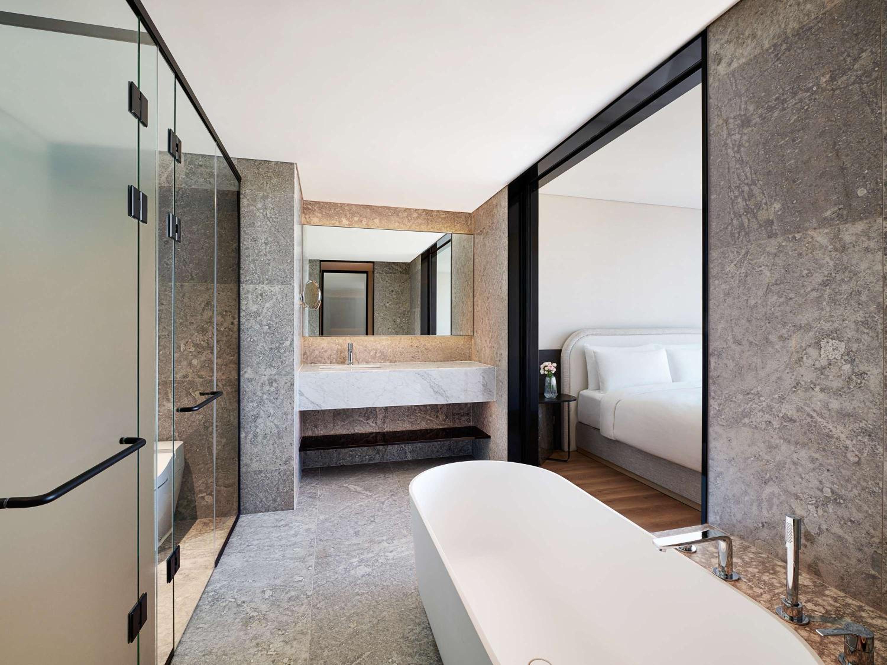 Namsan Suite with 1 King Bed, Namsan View - Photo 4