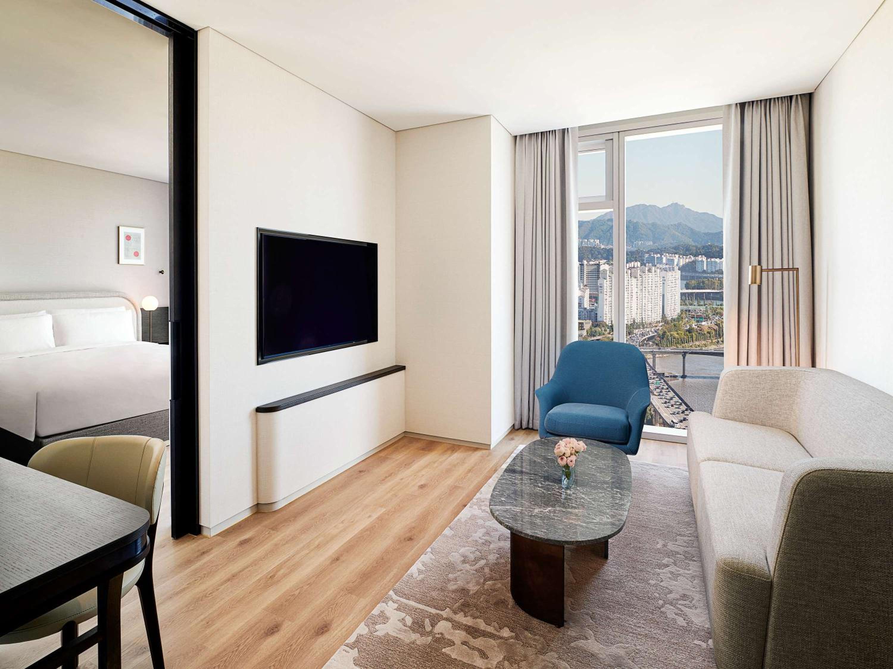 Namsan Suite with 1 King Bed, Namsan View - Photo 1