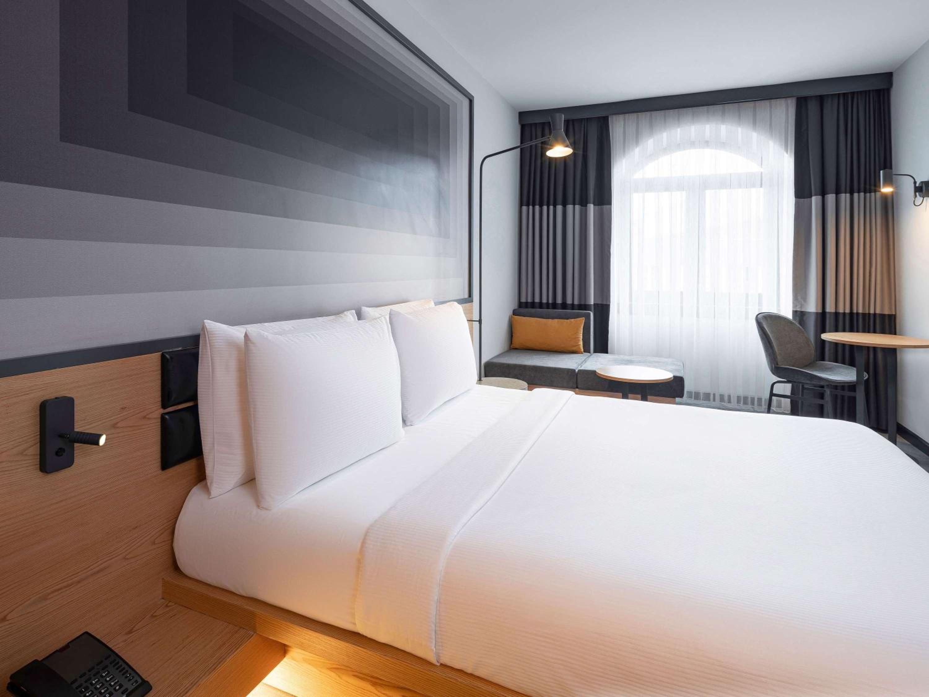 Superior Queen Room with Courtyard View photo 1