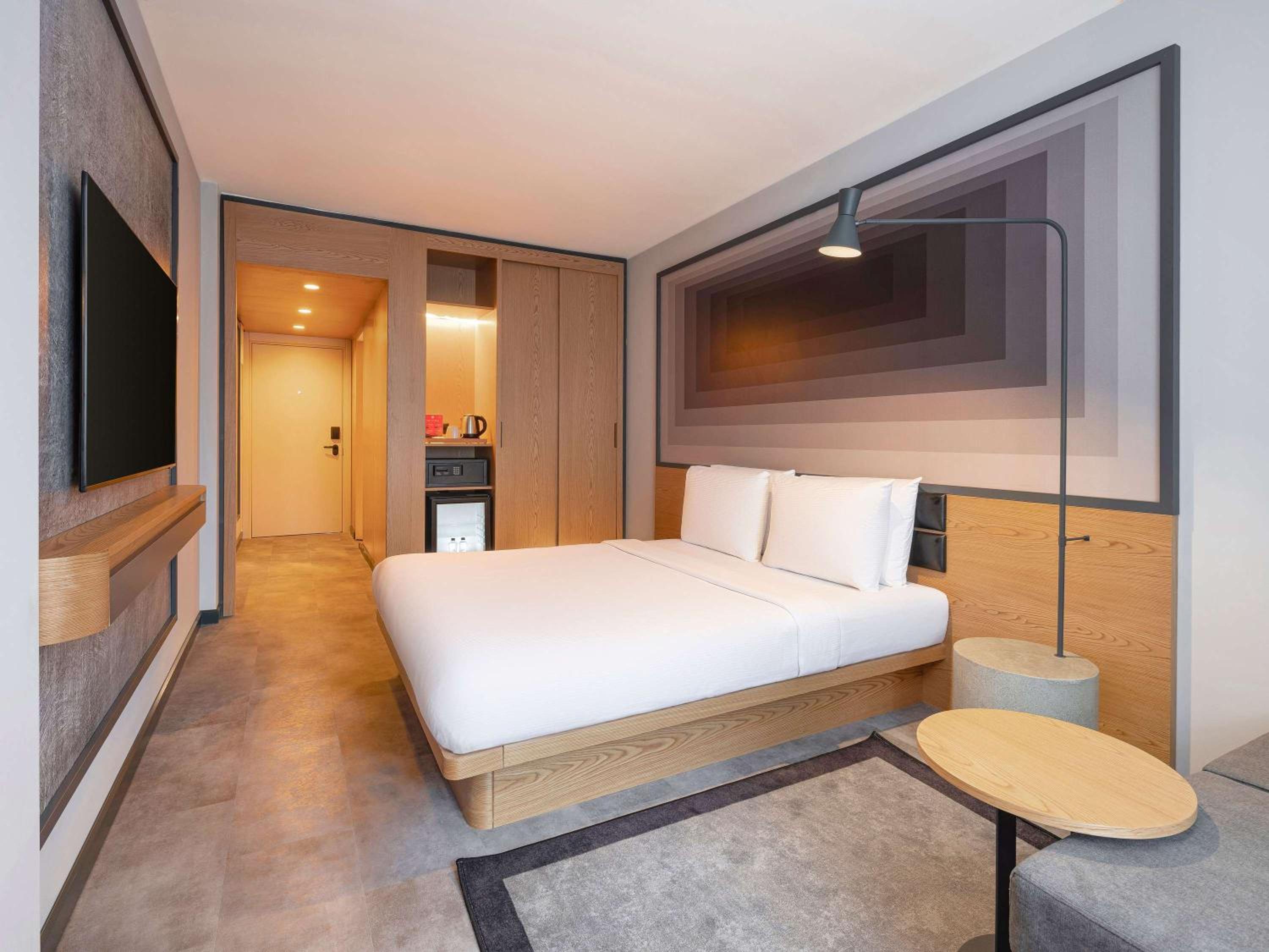 Superior Queen Room with Courtyard View photo 3