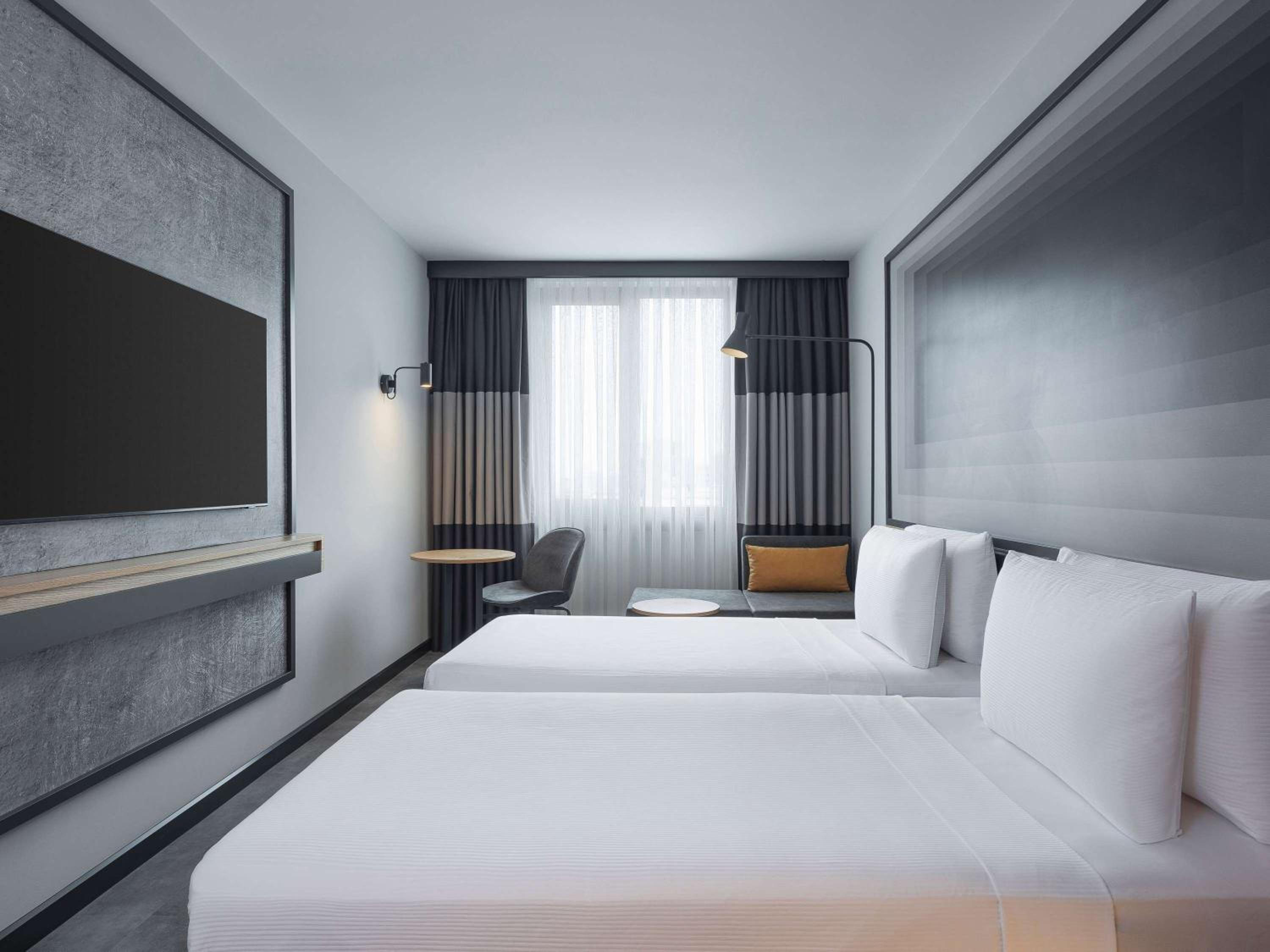 Superior Twin Room with Courtyard View photo 2