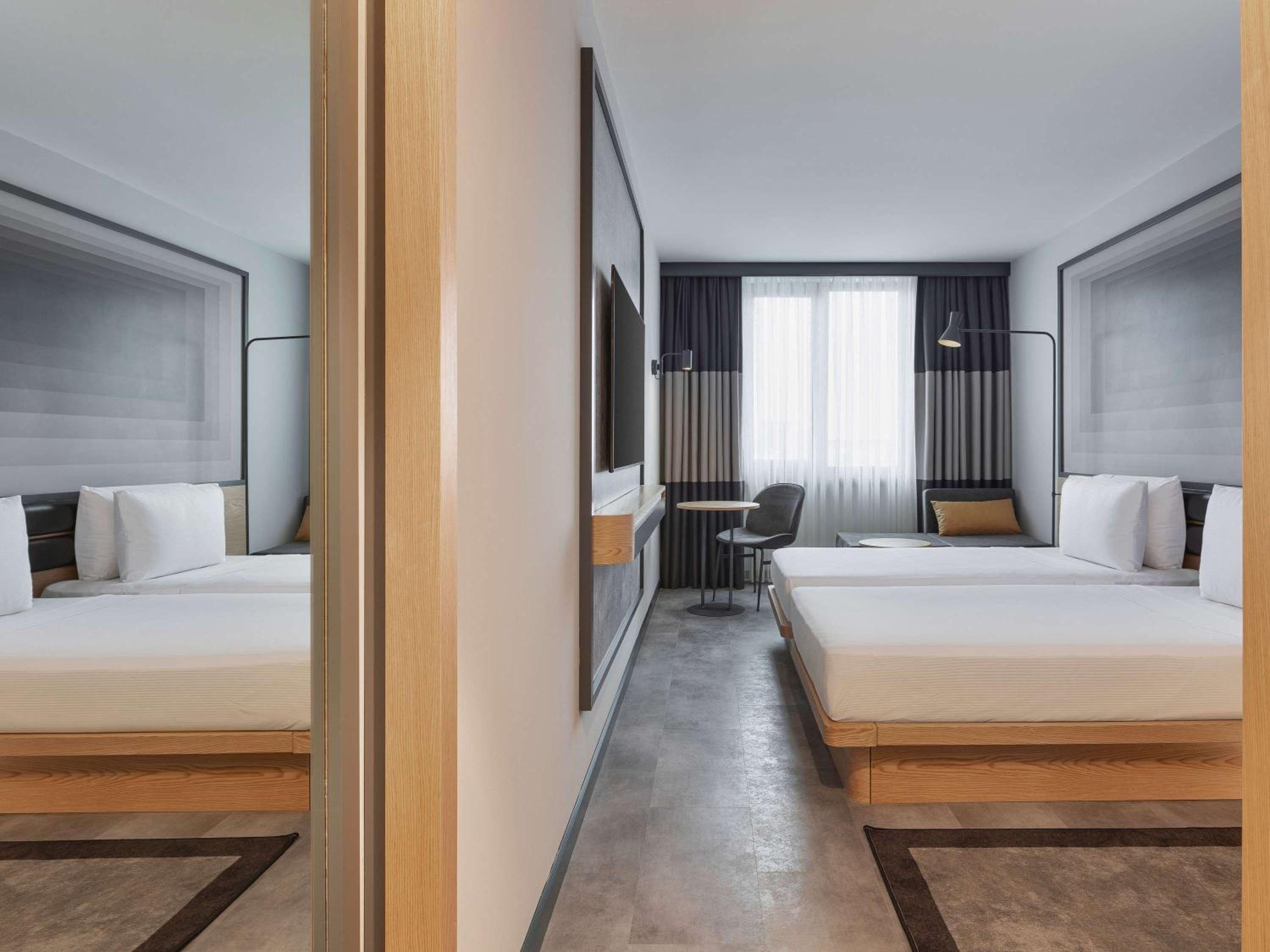 Superior Twin Room with Courtyard View photo 3