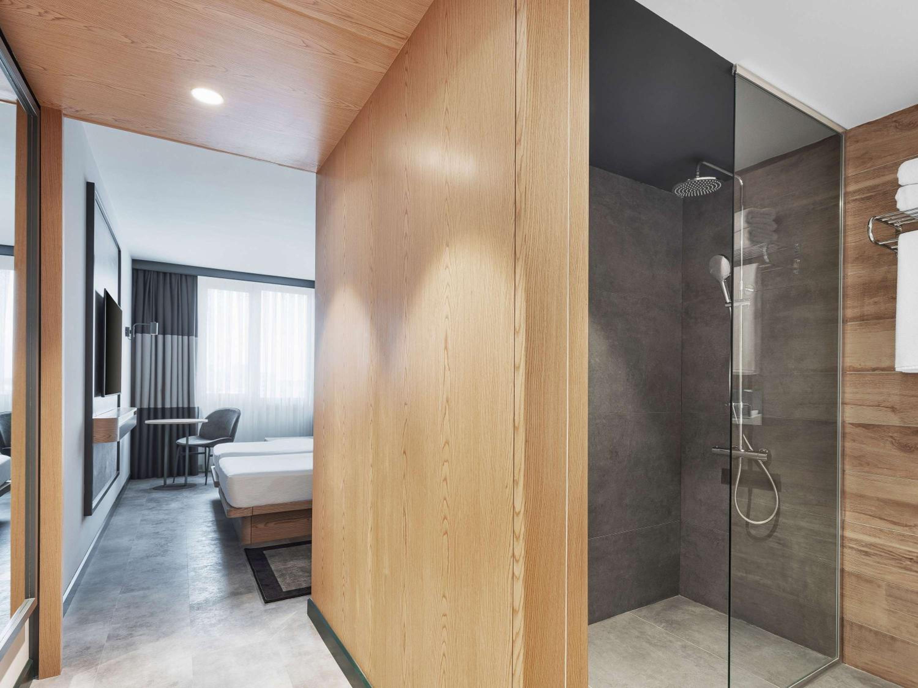 Deluxe Twin Room with City View photo 3