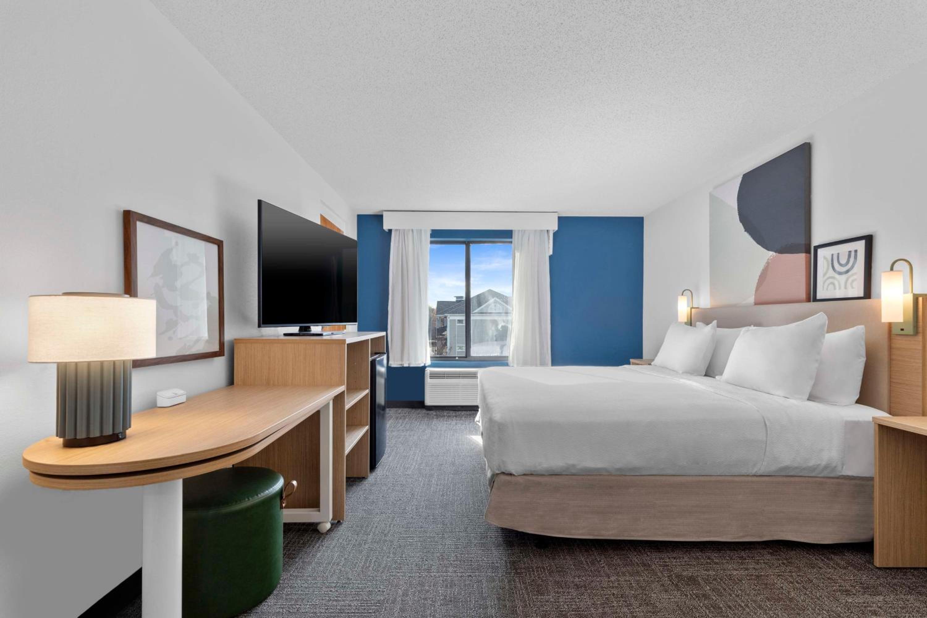 King Room with Roll-In Shower - Mobility and Hearing Access - Photo 1