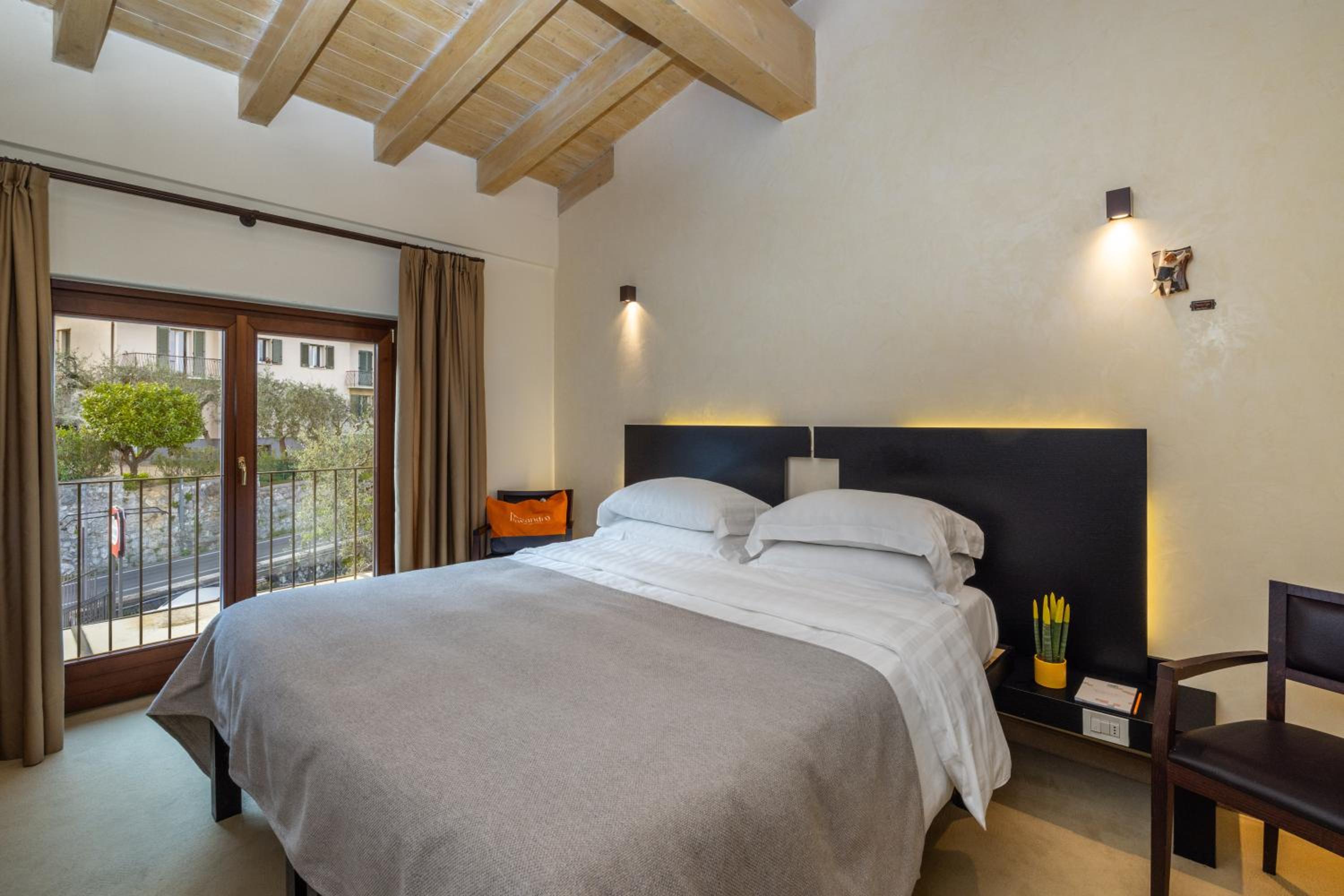 Deluxe Room with Street View