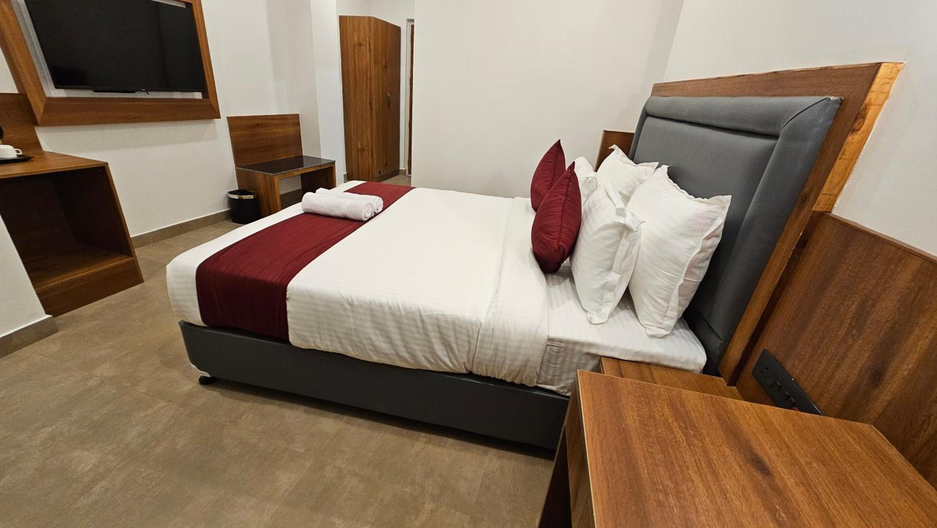 Deluxe Room - Photo 2